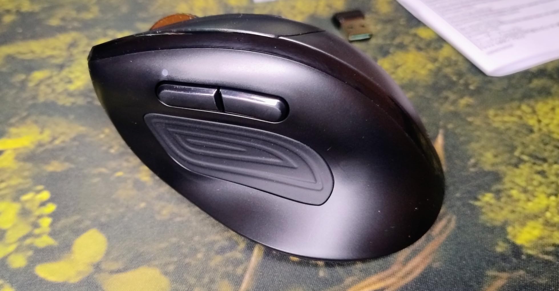 AmazonBasics Mouse wireless verticale nero 6 pulsanti destrimani