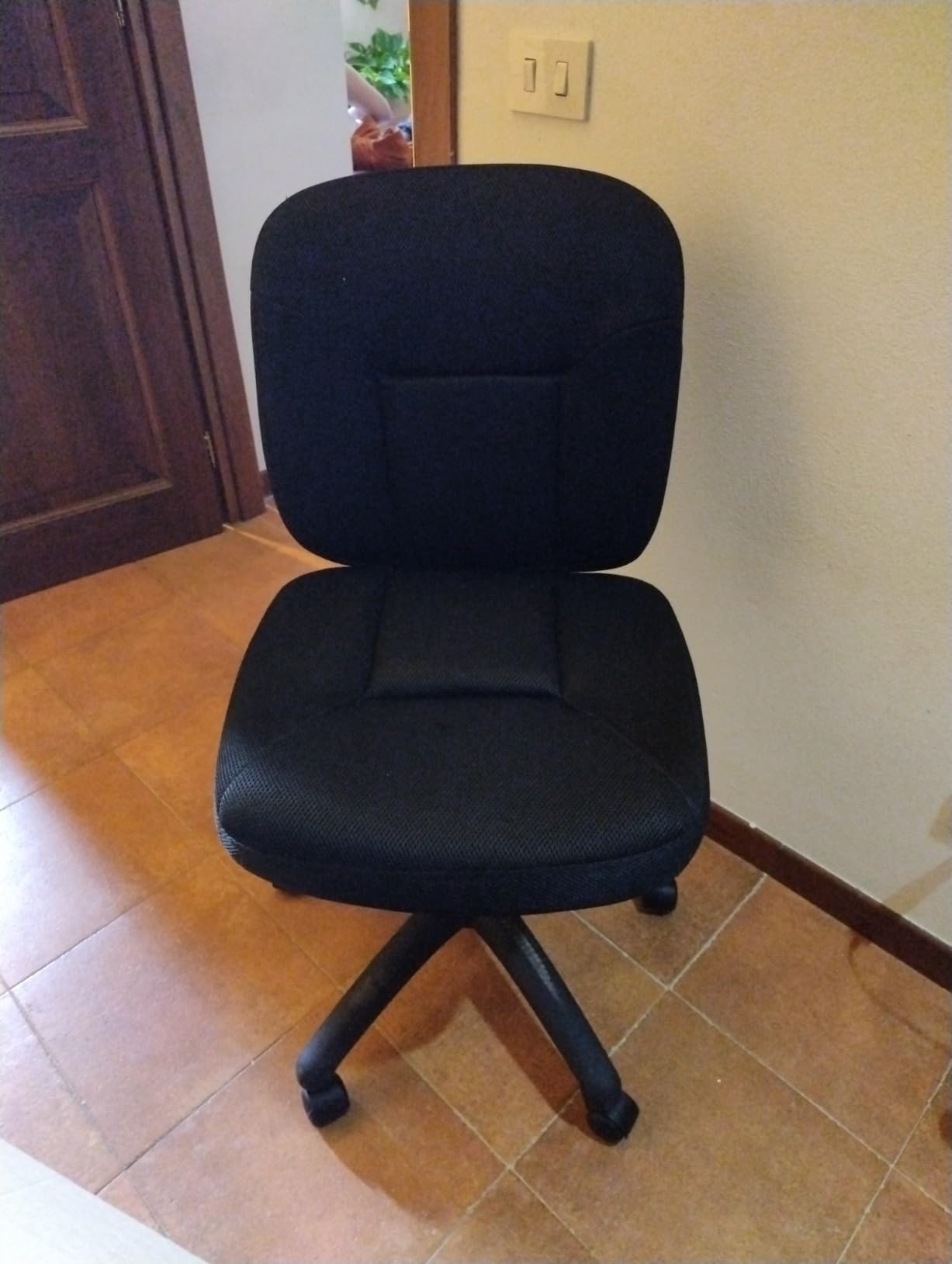 AmazonBasics Sedia Ufficio Ergonomica Nera Altezza Regolabile