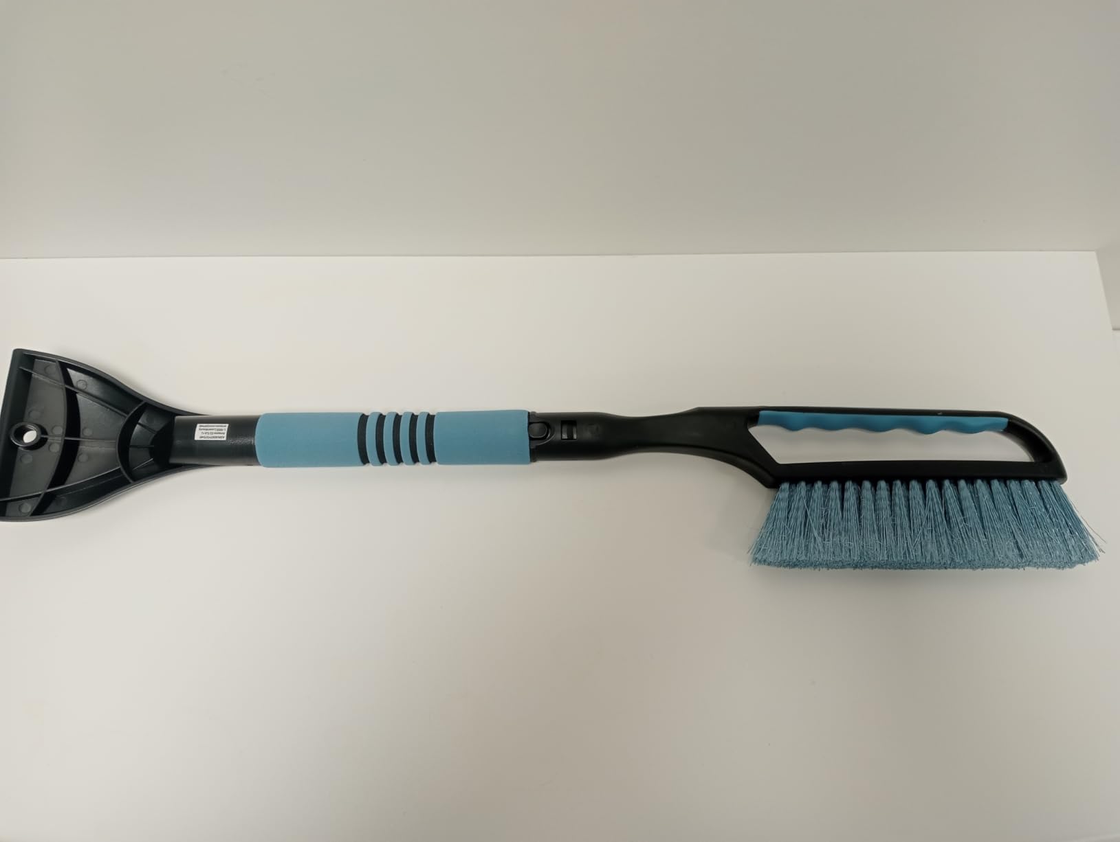 Amazon Basics Spazzola Neve con Raschietto 66,5 cm