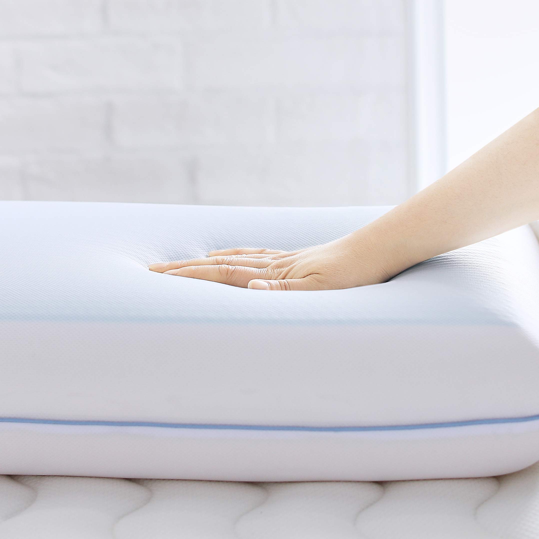 Amazon Basics Cuscino Memory Foam Gel 60x40x12 cm