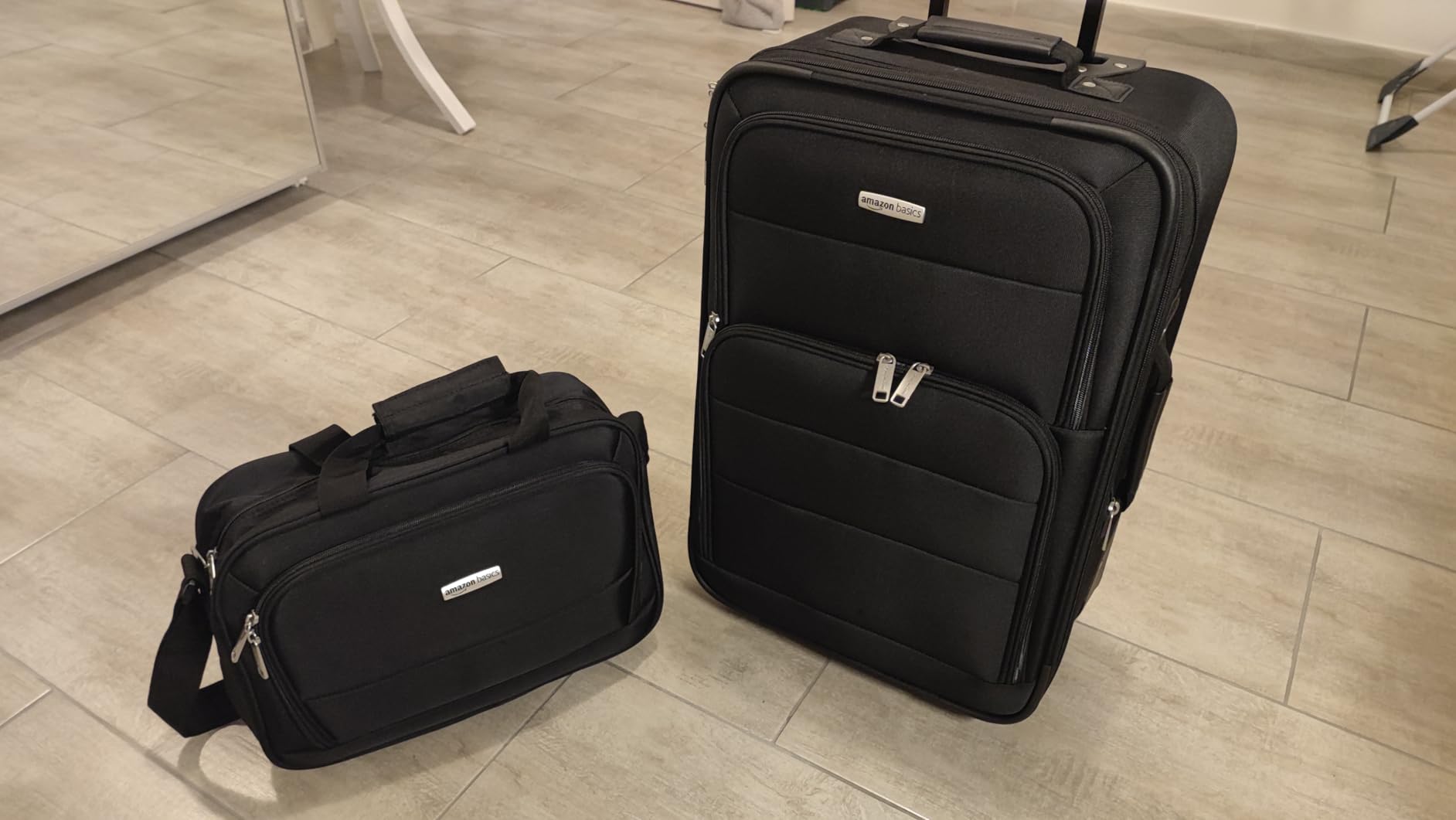 Amazon Basics set valigie espandibile blu scuro 2 pezzi