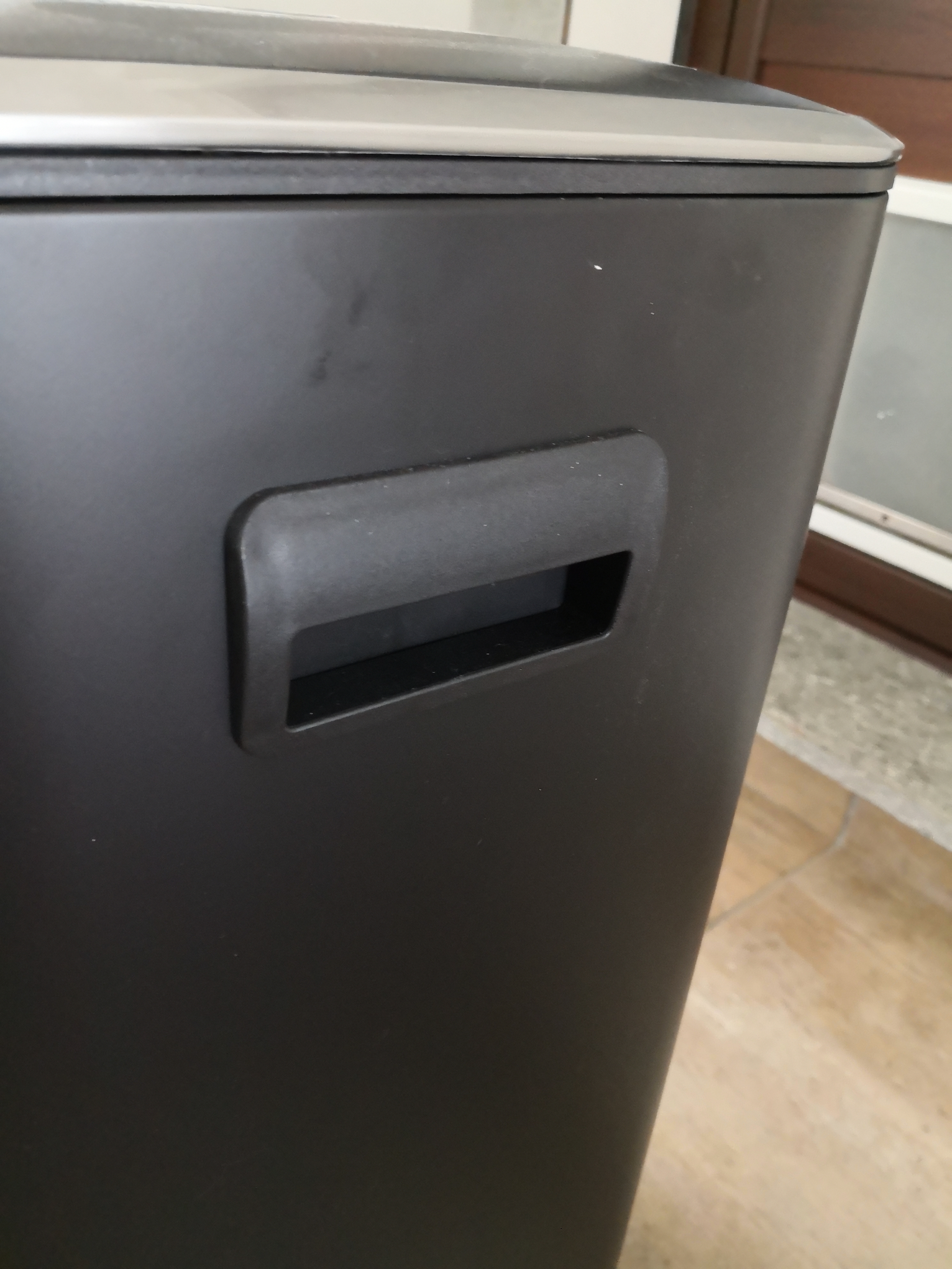 Amazon Basics Pattumiera a Pedale 32 L Nera Chiusura Morbida