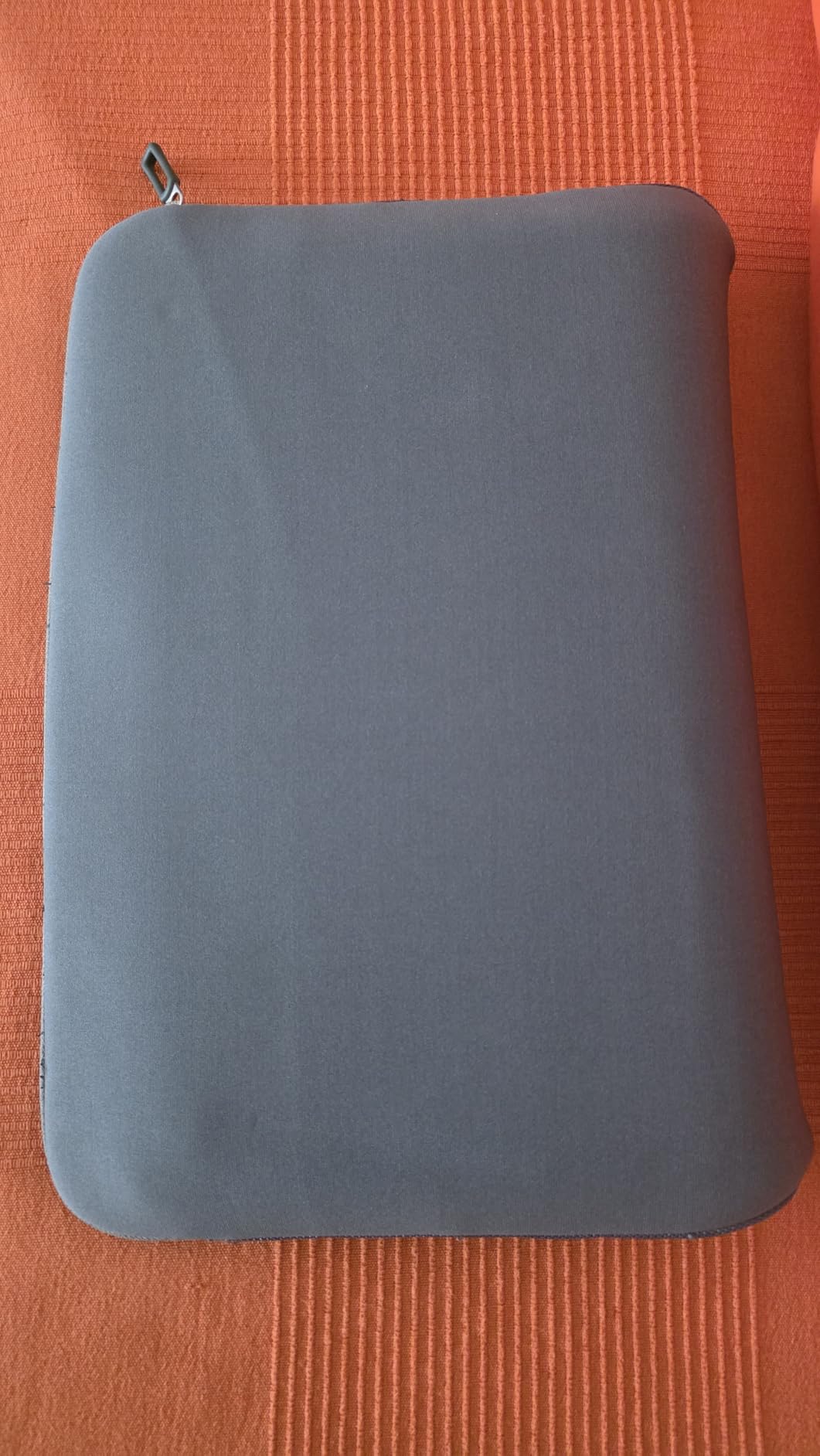 Amazon Basics Custodia Laptop 13,3 Pollici Blu Navy Sottile