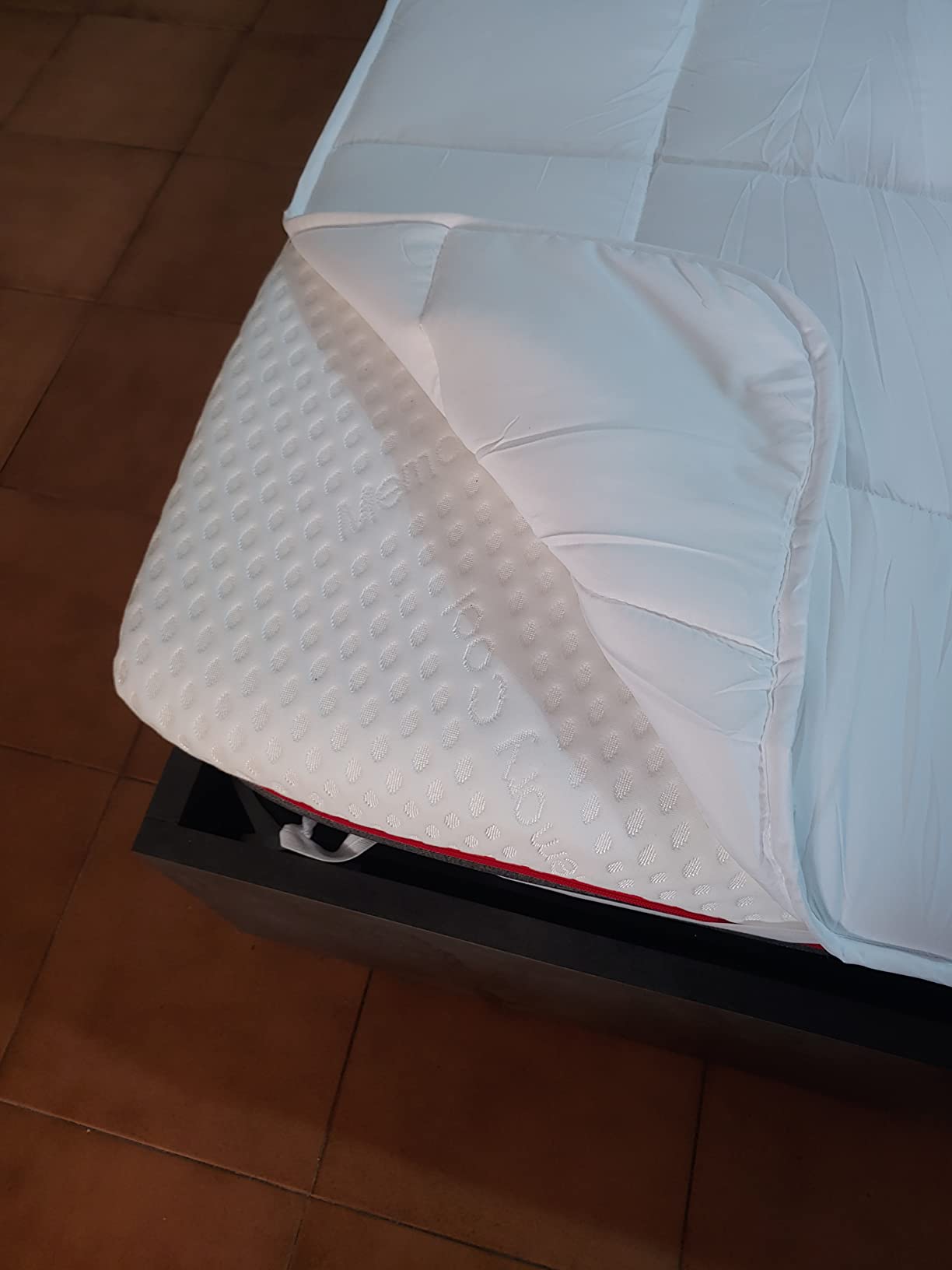 AmazonBasics Coprimaterasso 160x200 Bianco Trapuntato Morbido