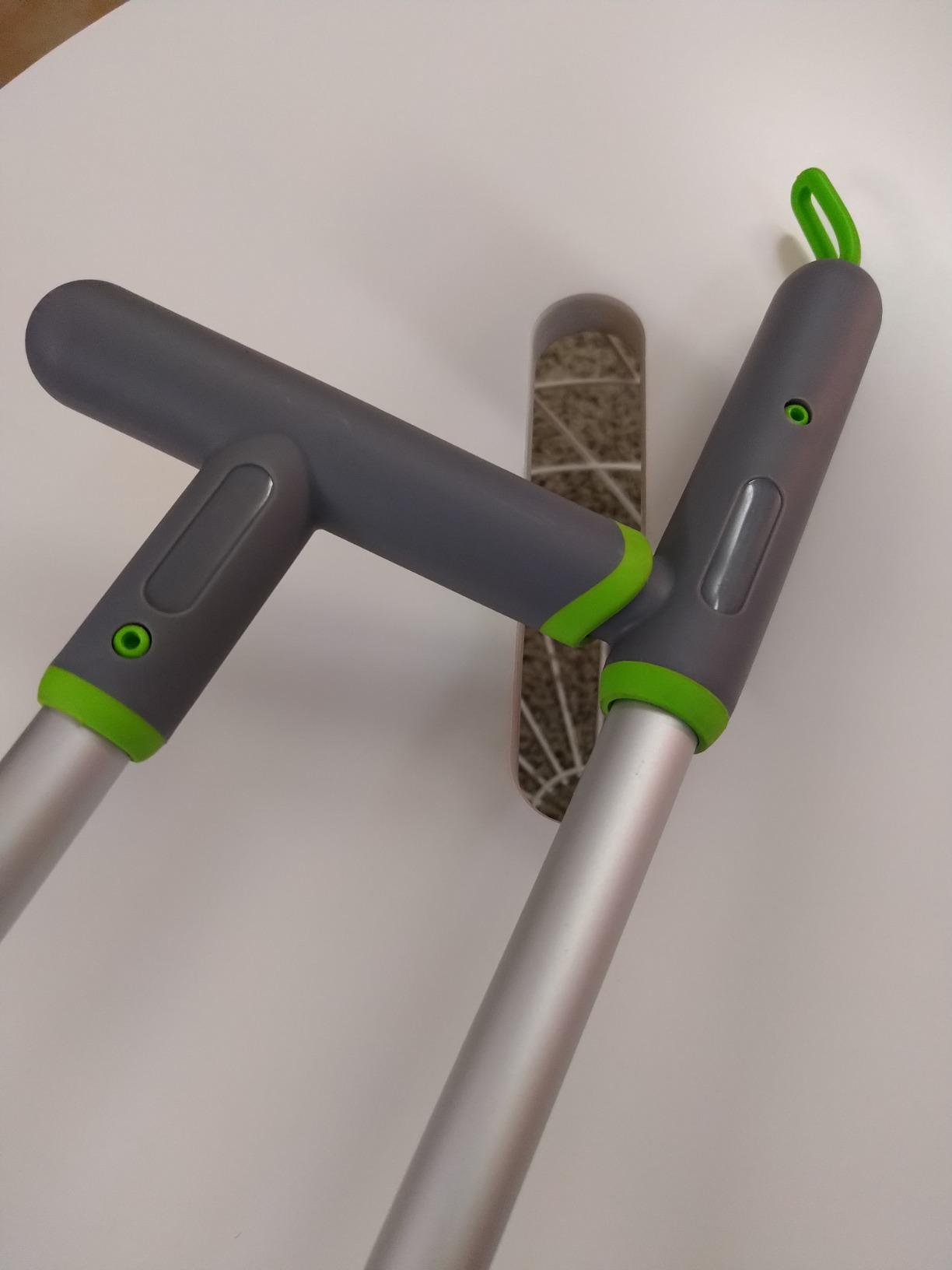 AmazonBasics Set Scopa con Paletta Argento per Interni
