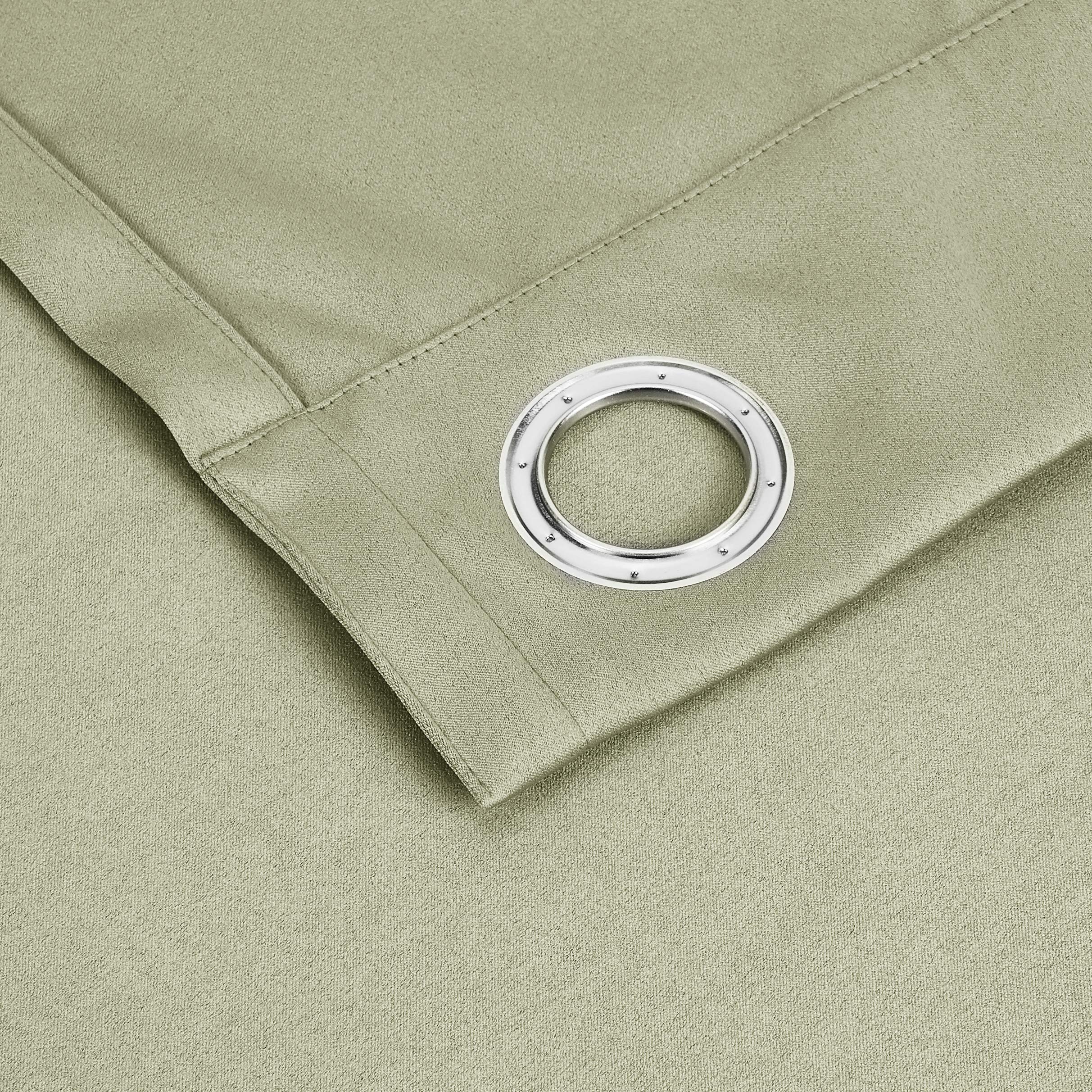 Amazon Basics Theatre Grade tende 132x160 cm verde oscuranti 2 pezzi