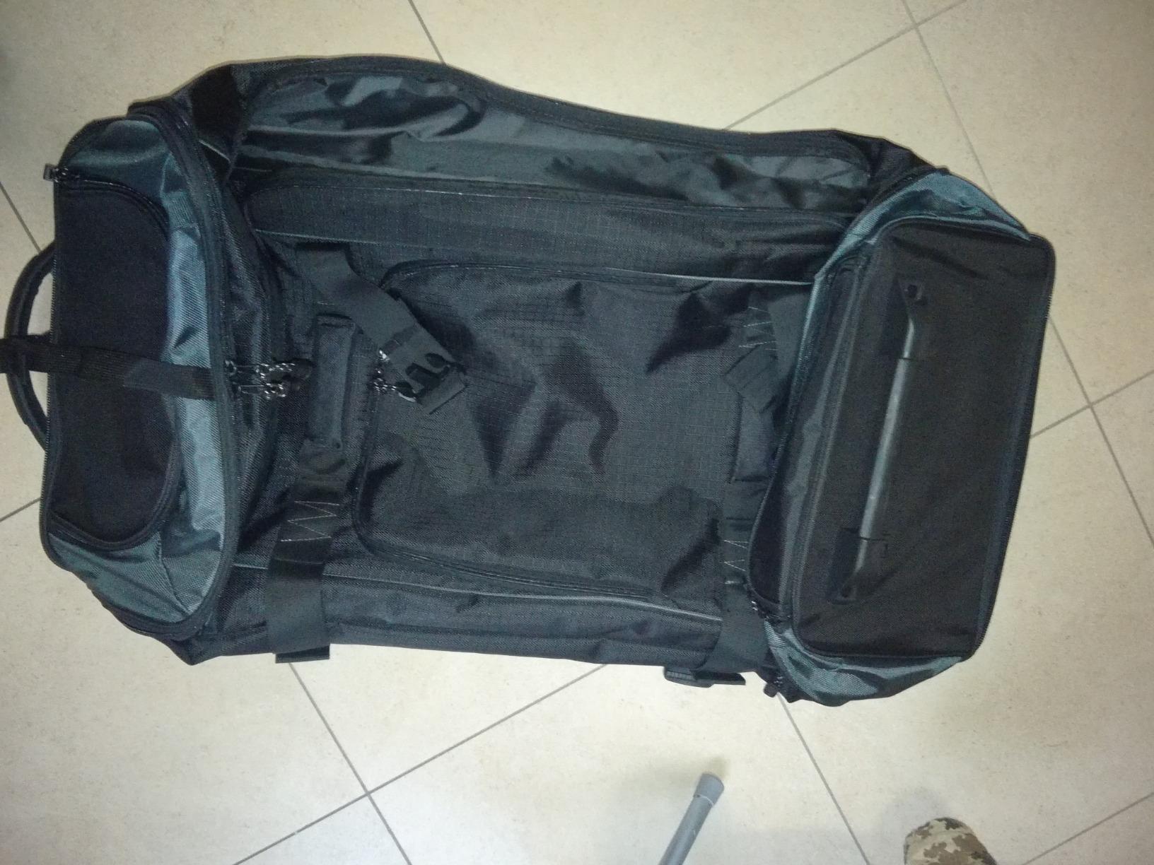 Amazon Basics Borsone con Ruote Medio 105L trolley nero