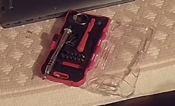 AmazonBasics Set Cacciaviti Precisione 32 Pezzi Rossi Magnetici