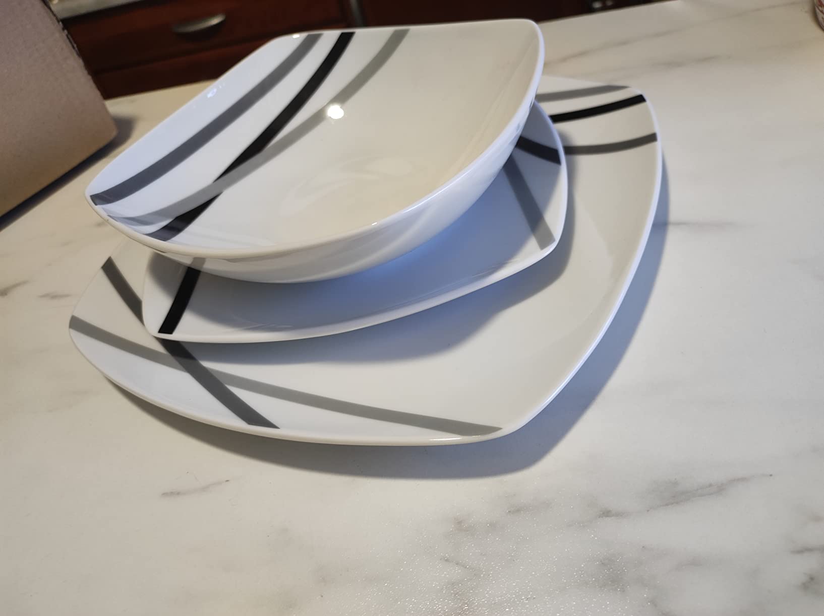 Amazon Basics Servizio Piatti 18 Pezzi Bianco 6 Persone