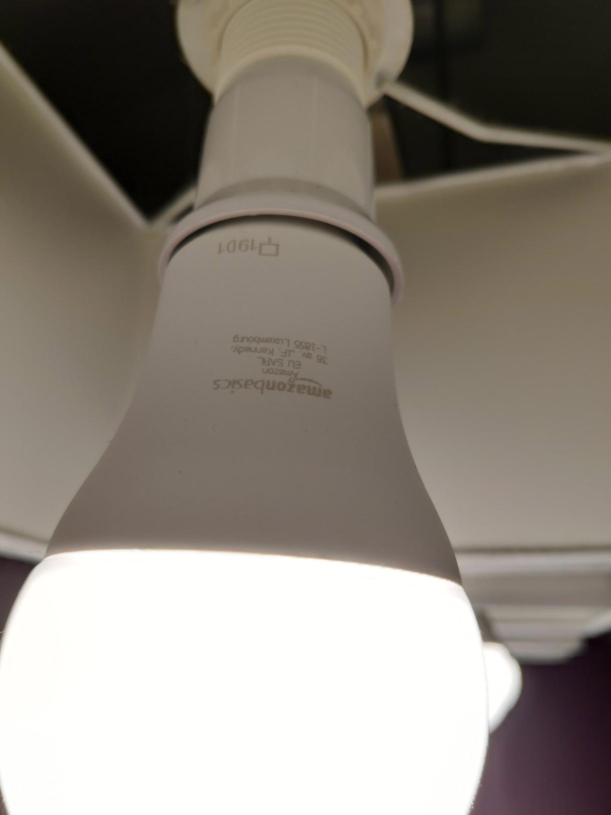 Amazon Basics Lampadine LED E27 10,5W luce calda 6 pz 1055lm