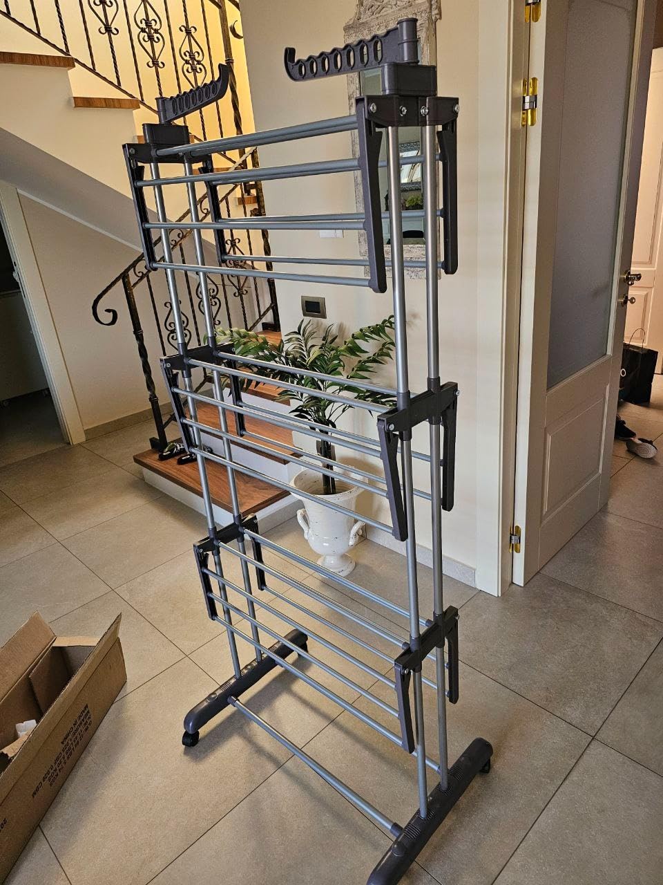 AmazonBasics Stendibiancheria a Torre 4 Livelli Bianco 173cm