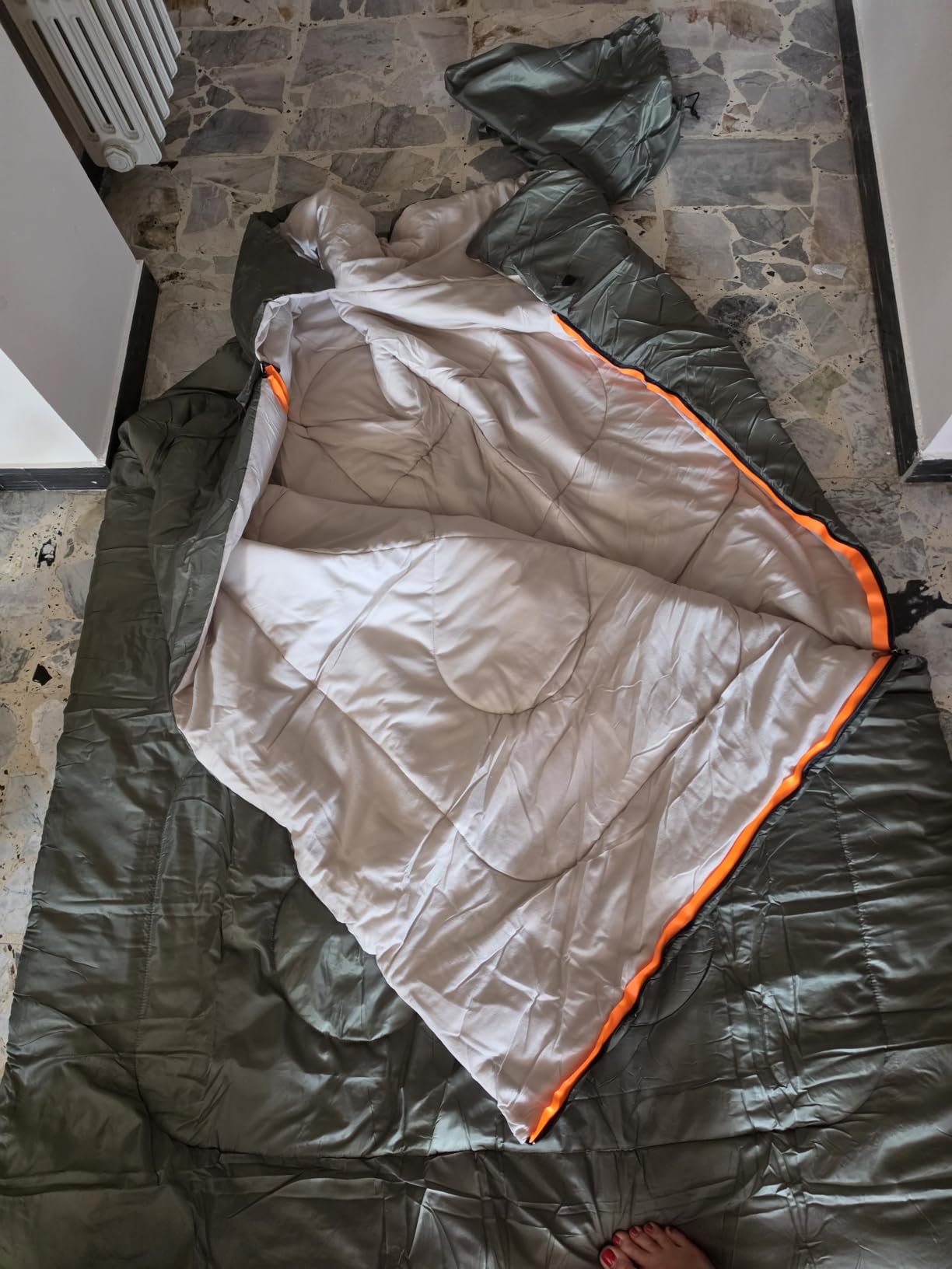 Amazon Basics Sacco a Pelo Matrimoniale 2 Persone Verde Oliva