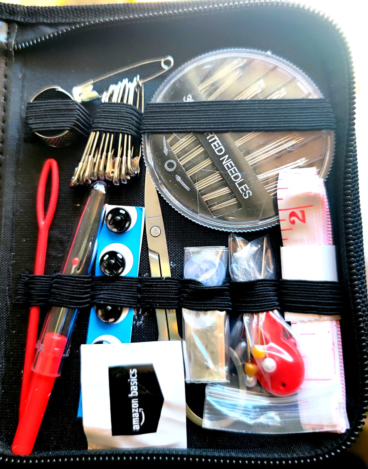Amazon Basics Kit Cucito da Viaggio Grande Nero