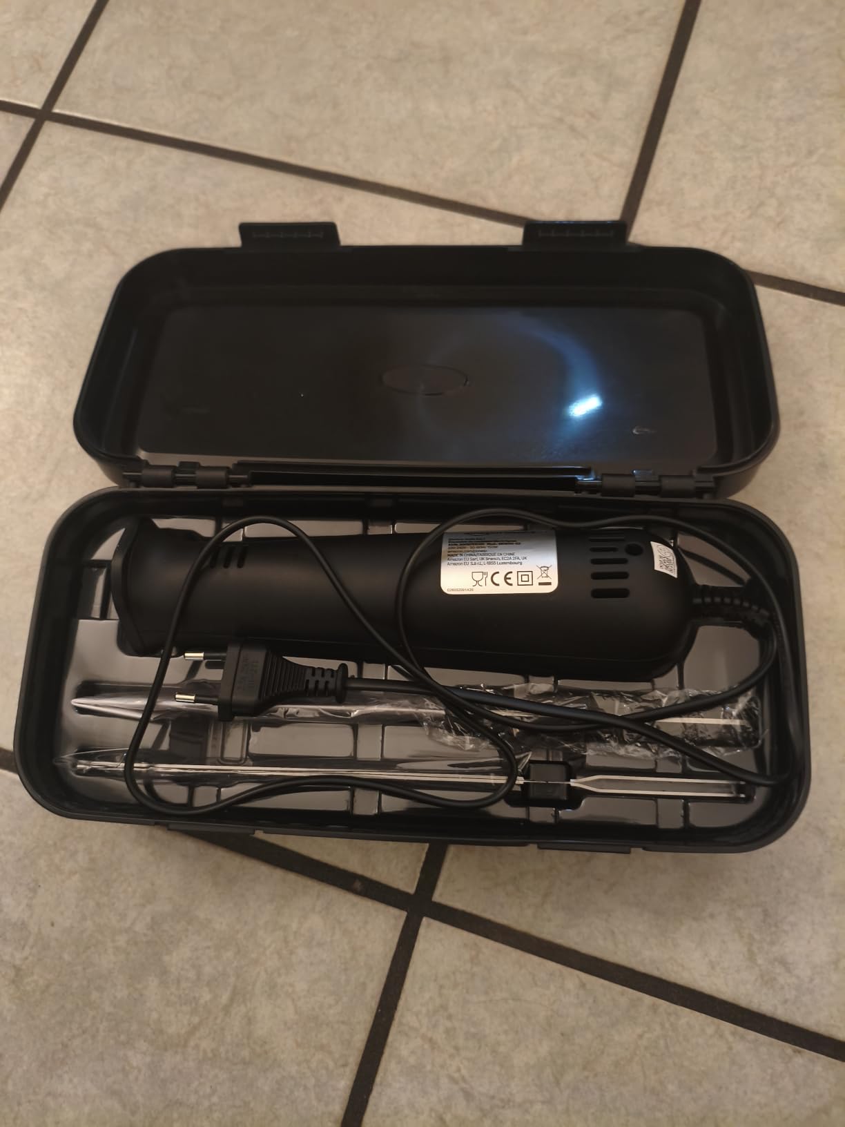 AmazonBasics EK1000-GS coltello elettrico carne e pane nero 150W