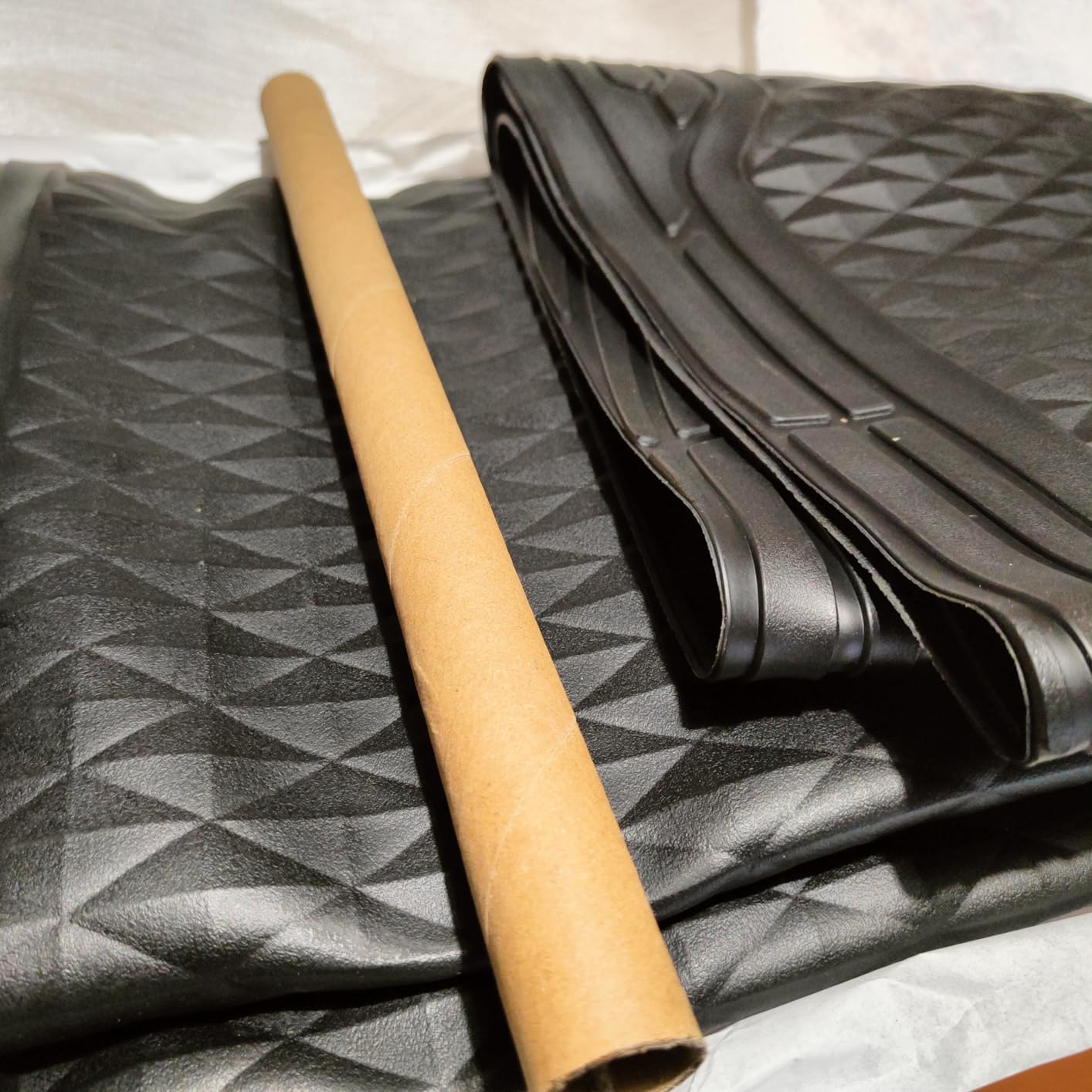 Amazon Basics tappetino bagagliaio PVC nero 132,8x94,5 cm