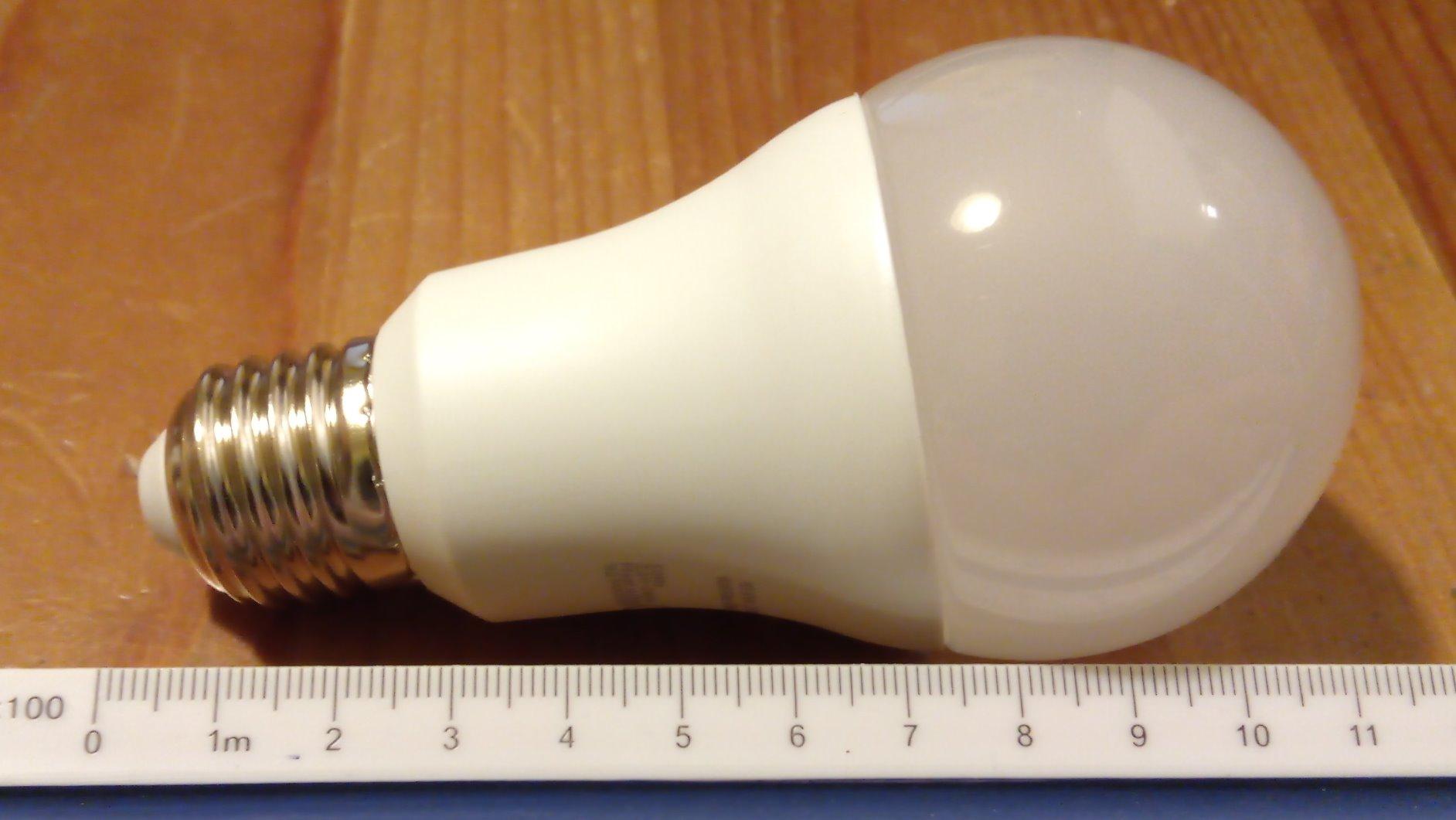 Amazon Basics Lampadine LED E27 10,5W luce calda 6 pz 1055lm