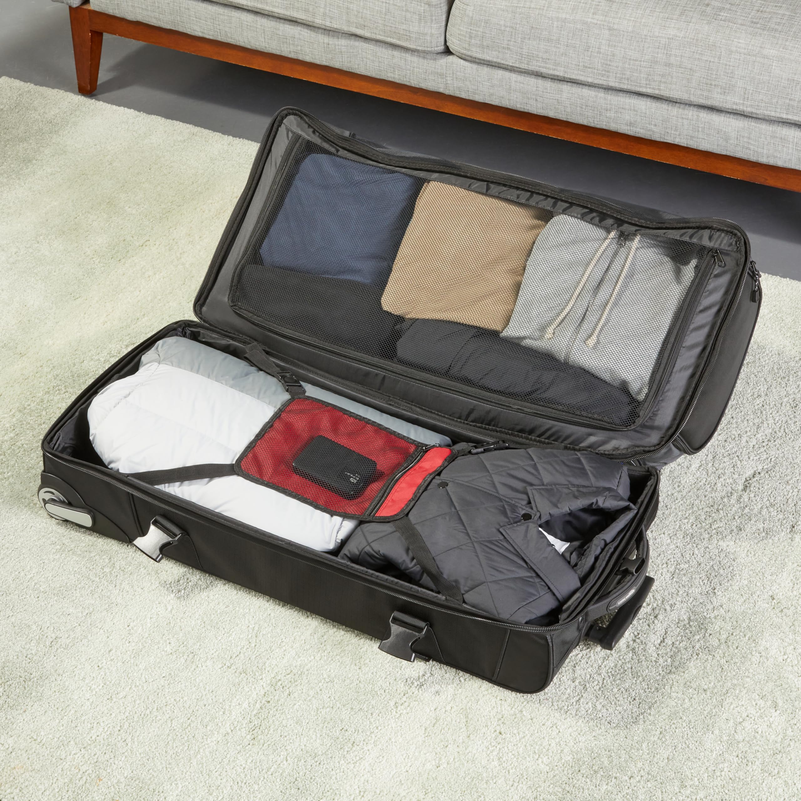 Amazon Basics Borsone con Ruote Medio 105L trolley nero