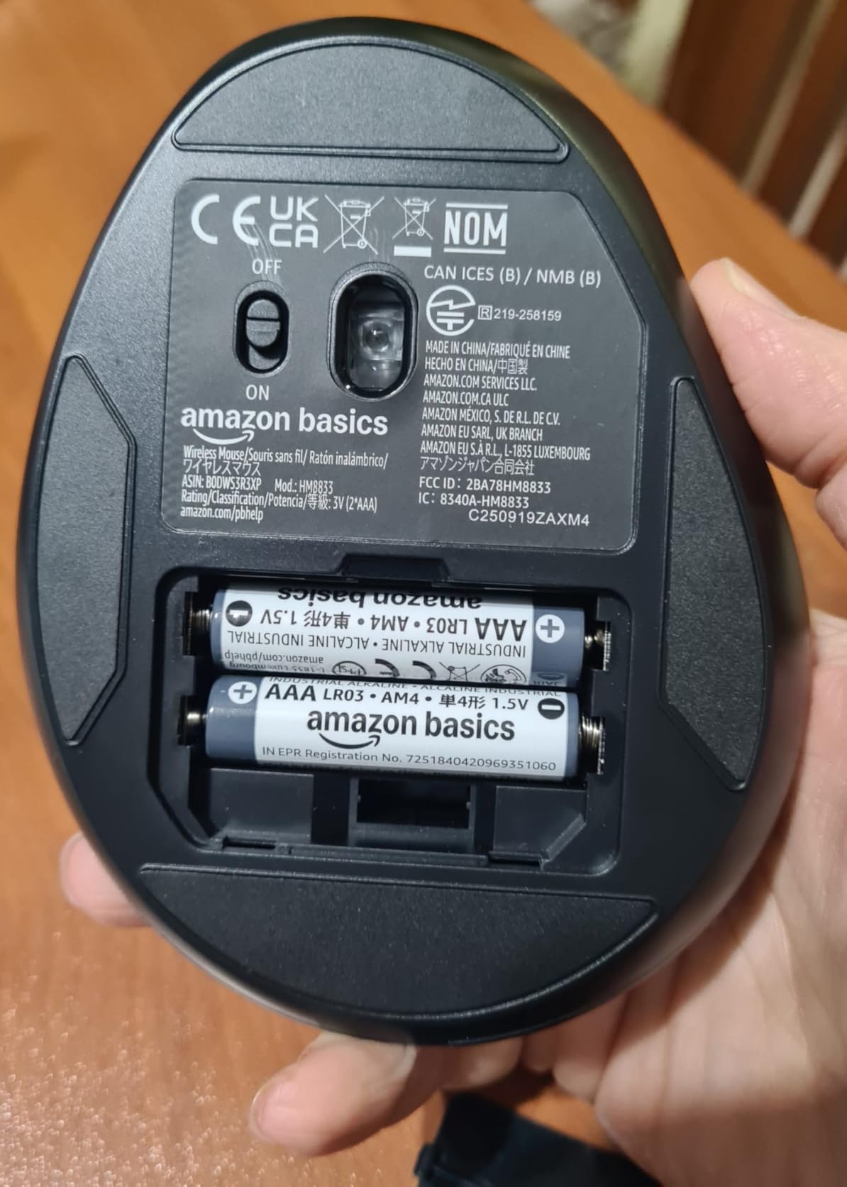AmazonBasics Mouse wireless verticale nero 6 pulsanti destrimani