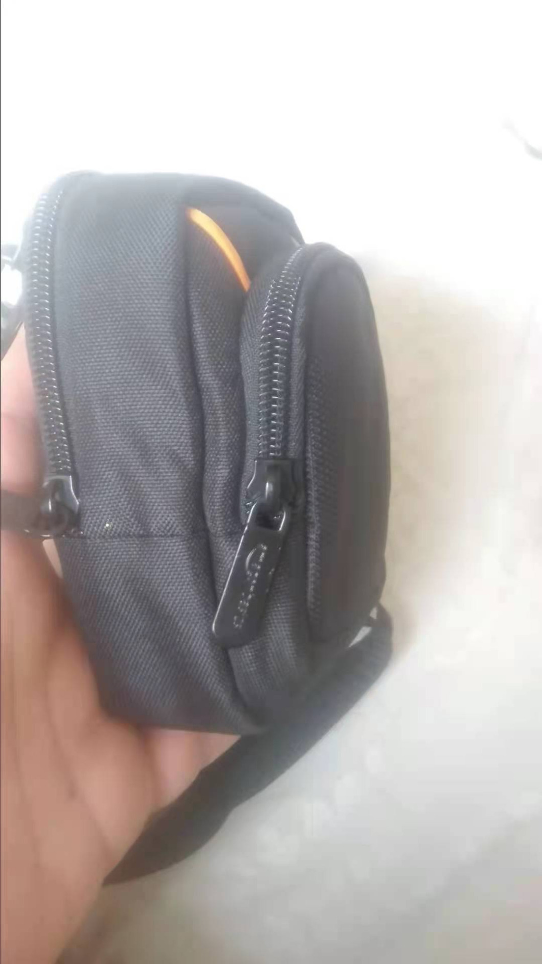 AmazonBasics Custodia Fotocamera Compatta Extra-Piccolo Nero