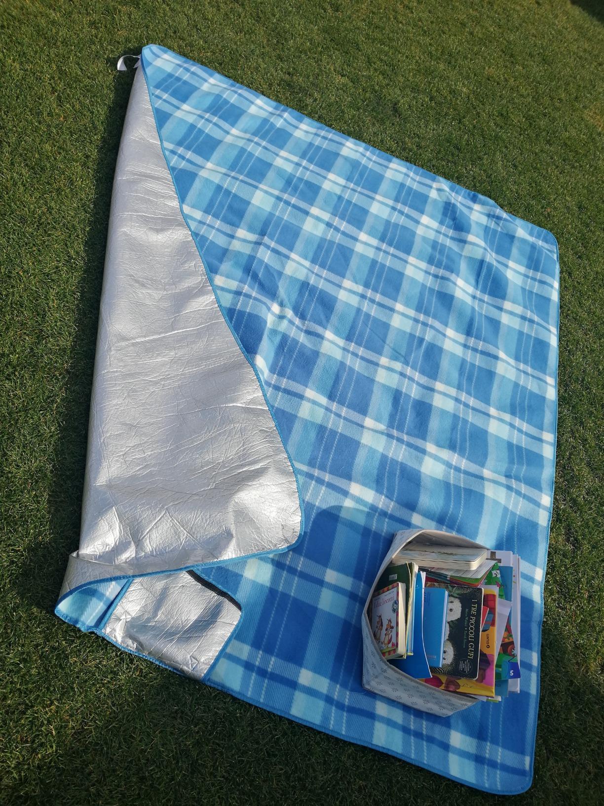 AmazonBasics Coperta Picnic 175x200 cm Blu Impermeabile