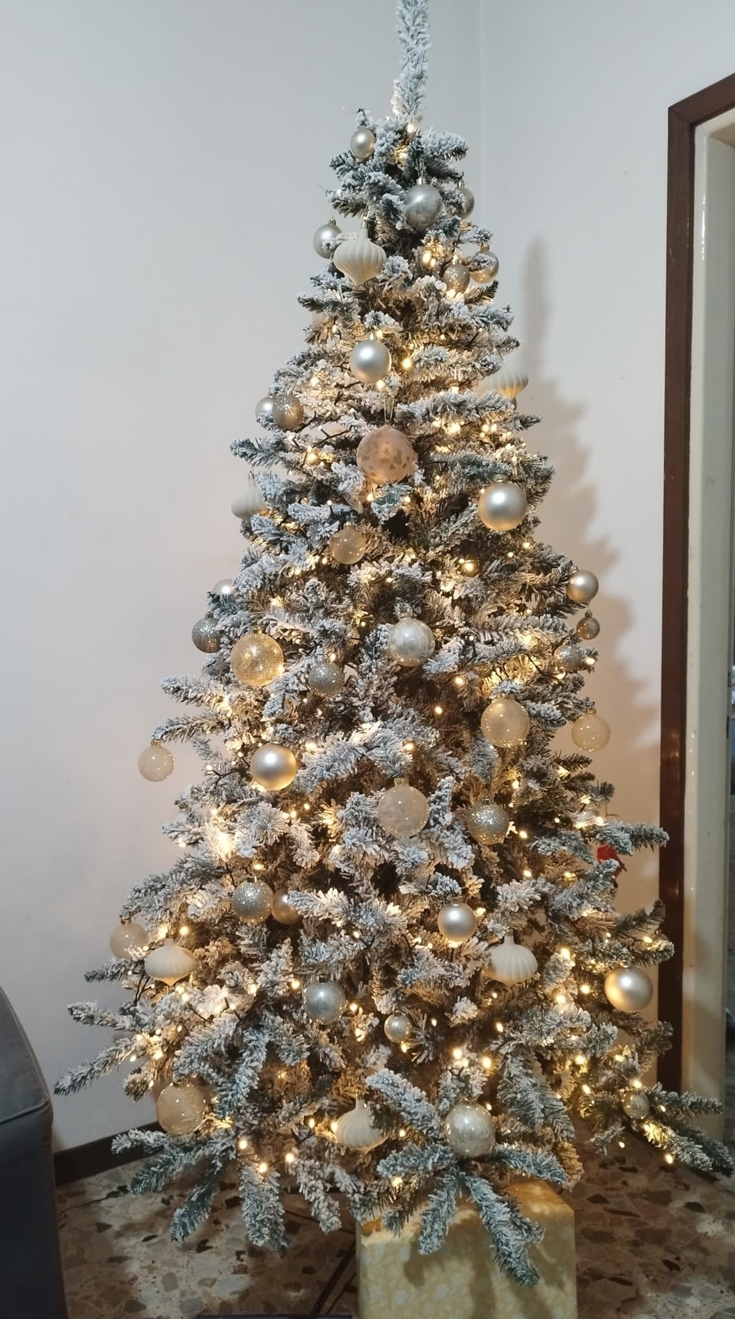 Amazon Basics Albero Natale Innevato 180 cm 618 Rami