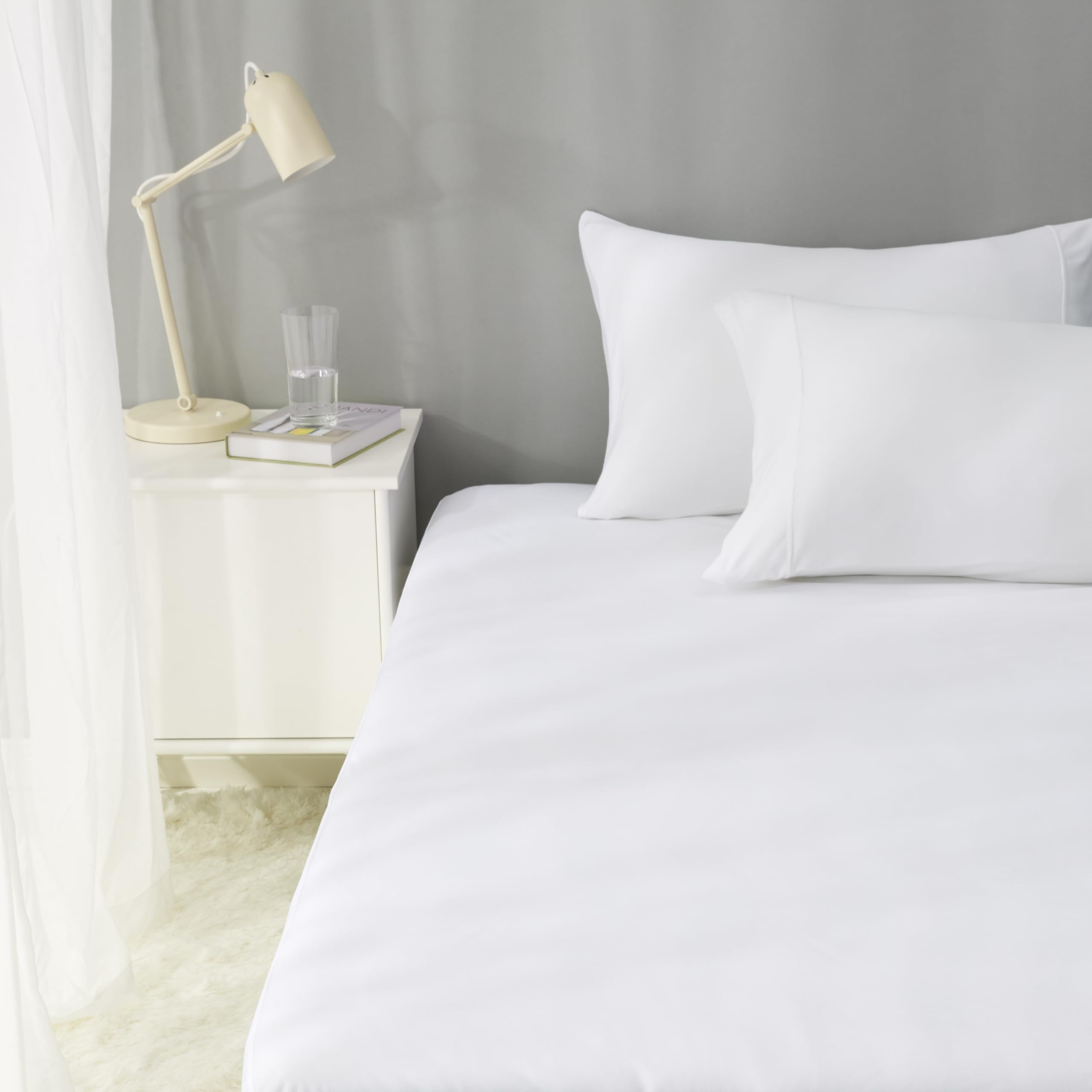 Amazon Basics Coprimaterasso con Cerniera 180x200x30cm Bianco