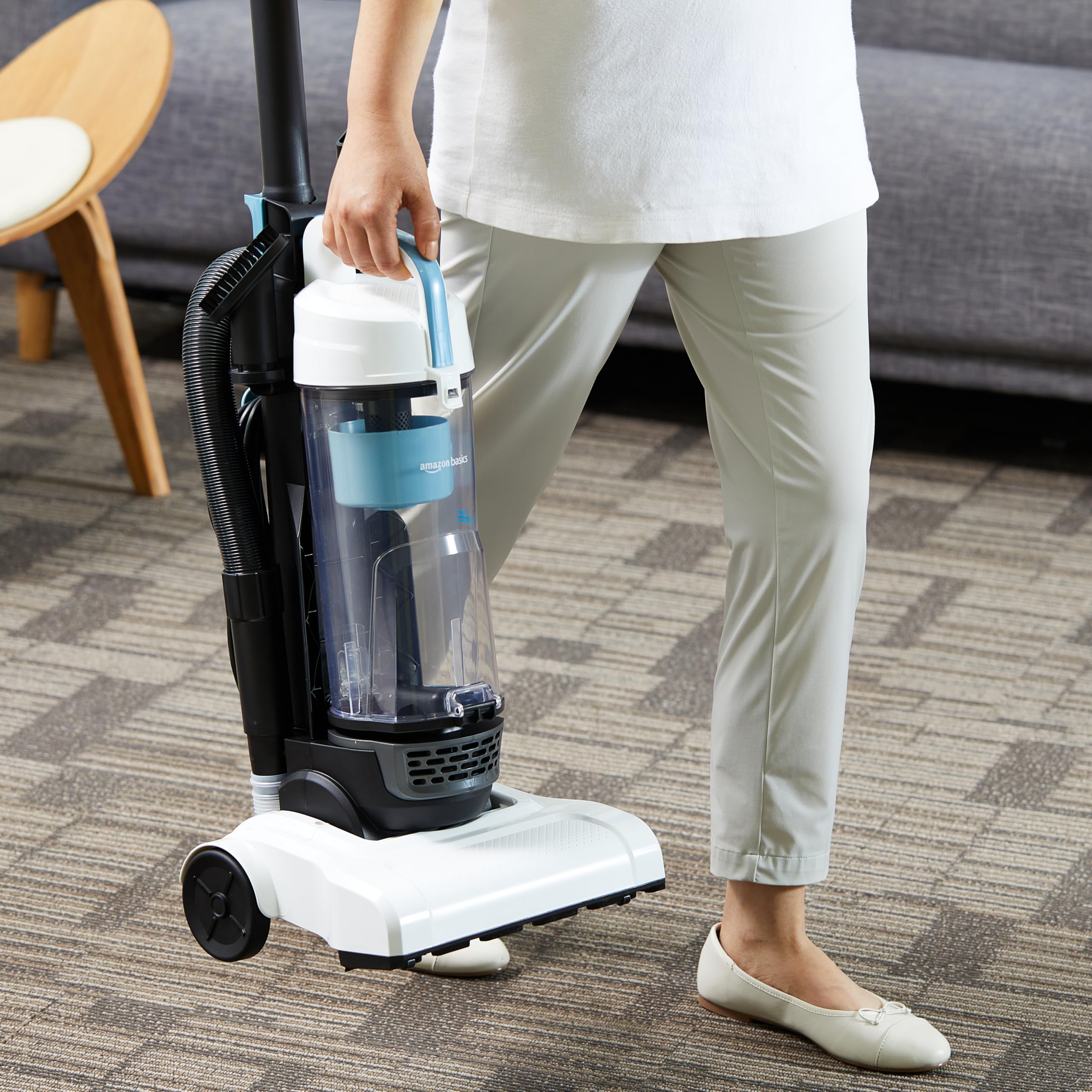 AmazonBasics aspirapolvere verticale senza sacco 720W nero 1,7 L