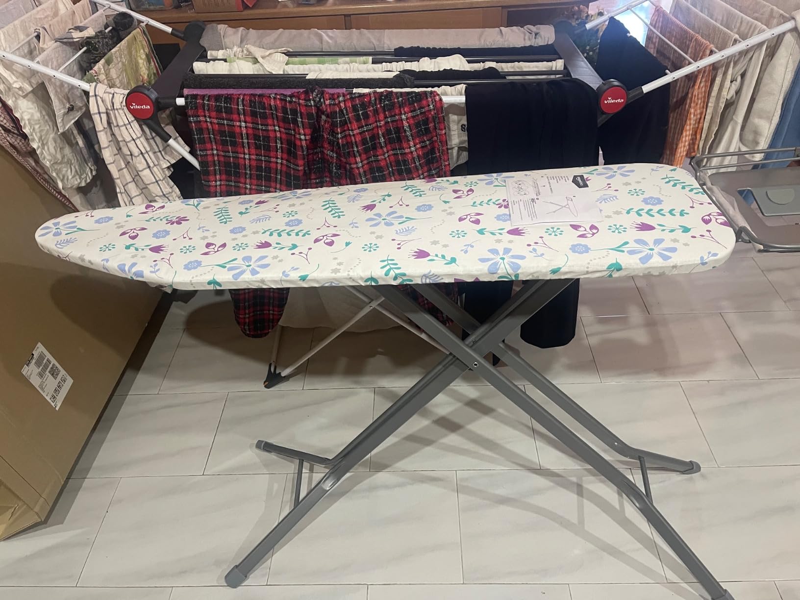 Amazon Basics asse da stiro grande 122x38 cm grigio con ripiano vapore
