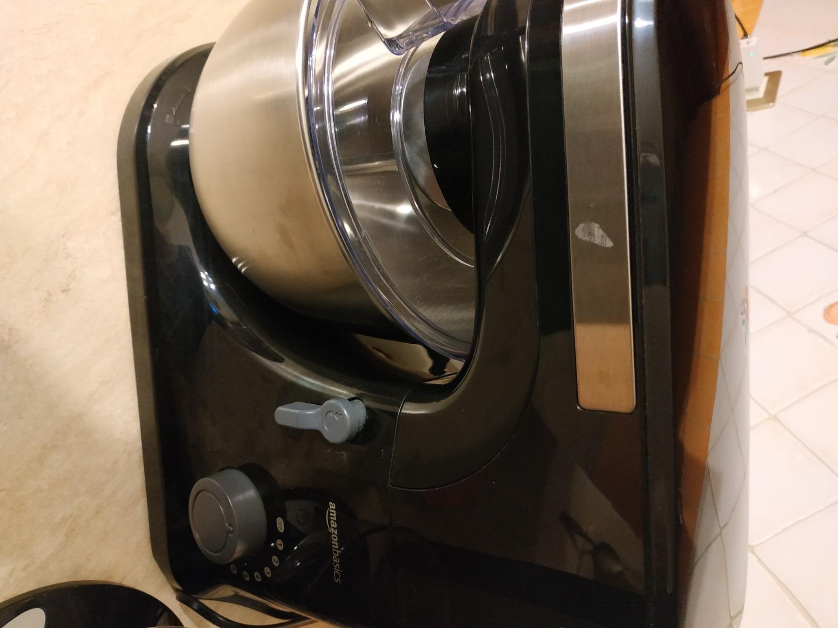 AmazonBasics Planetaria 800W 4,5 Litri con Frusta e Gancio