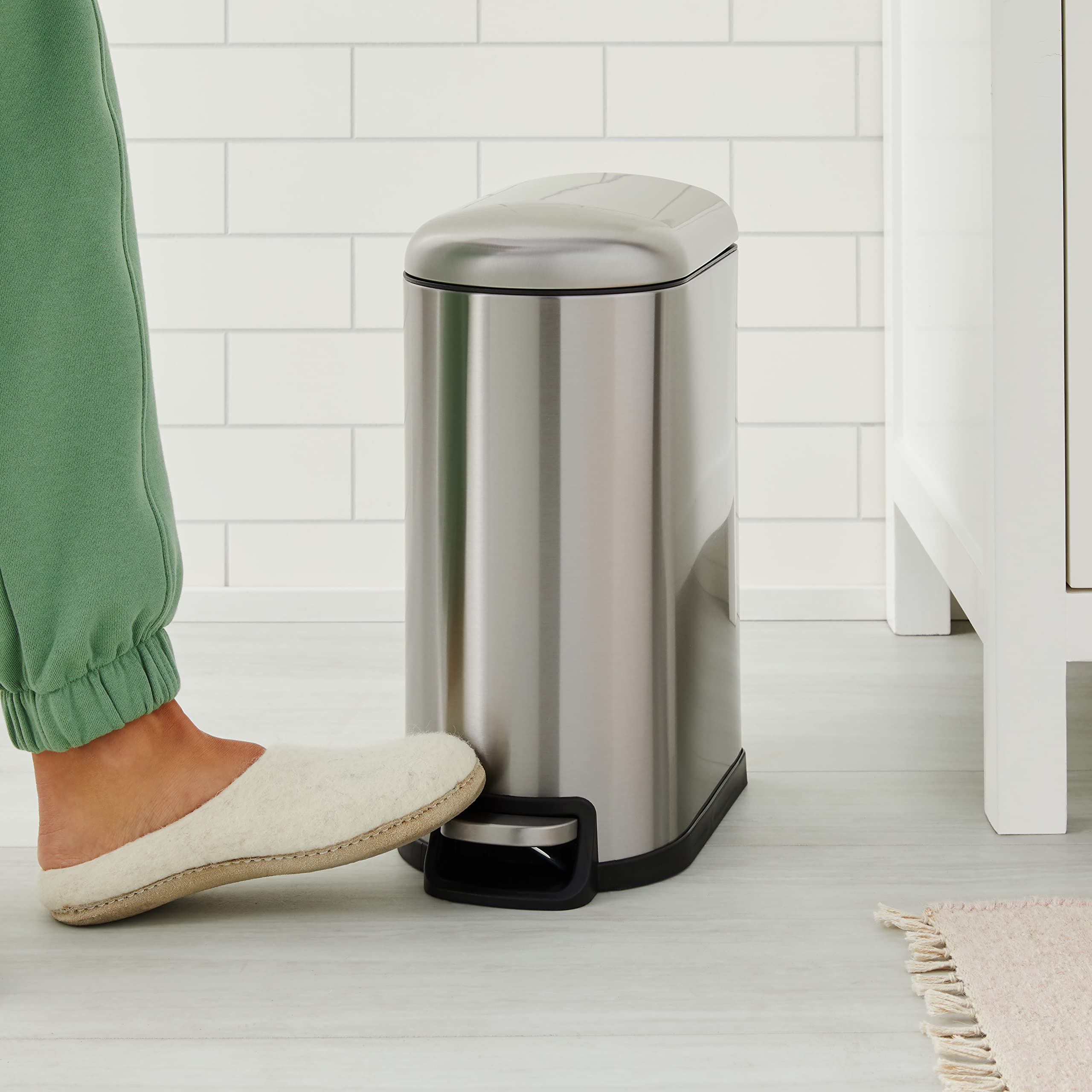 Amazon Basics Pattumiera con Pedale Acciaio Inox 10 L slim