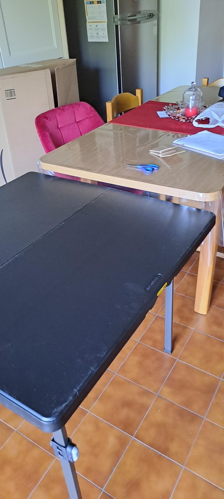 Amazon Basics Tavolo Pieghevole Nero 86x86 con Maniglia