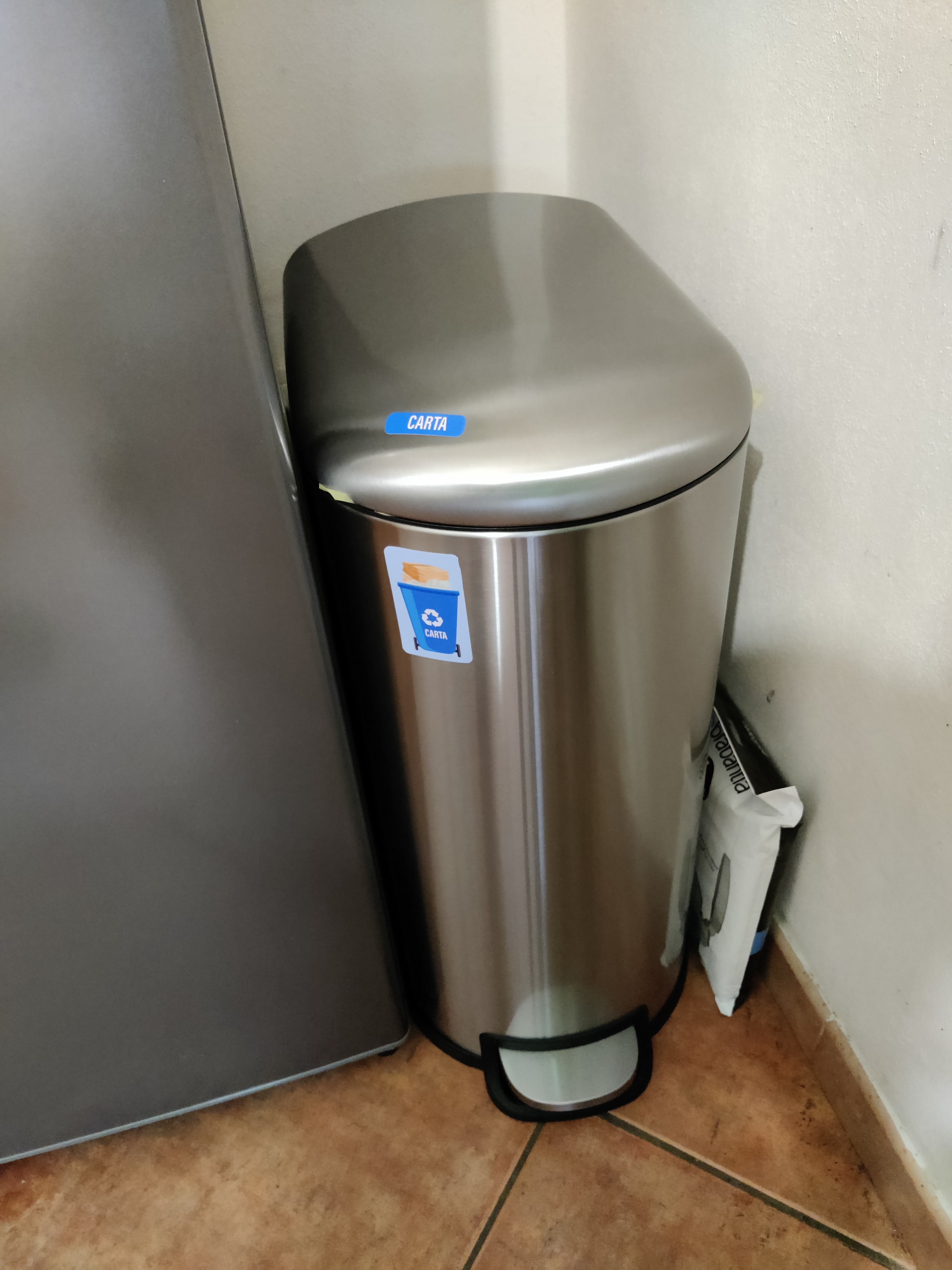 Amazon Basics Pattumiera con Pedale Acciaio Inox 10 L slim