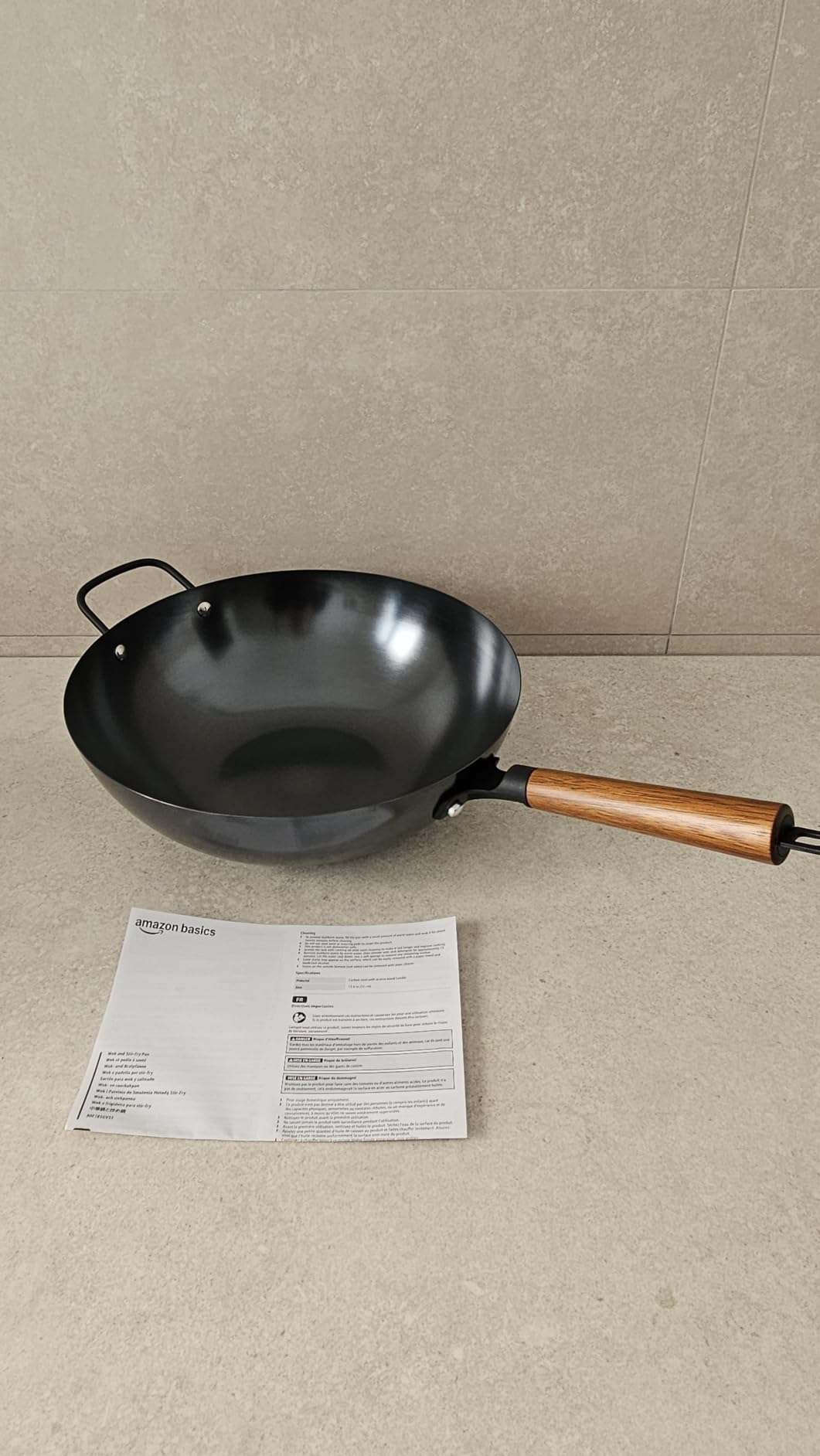 Amazon Basics Wok Acciaio al Carbonio 32 cm Manico Acacia