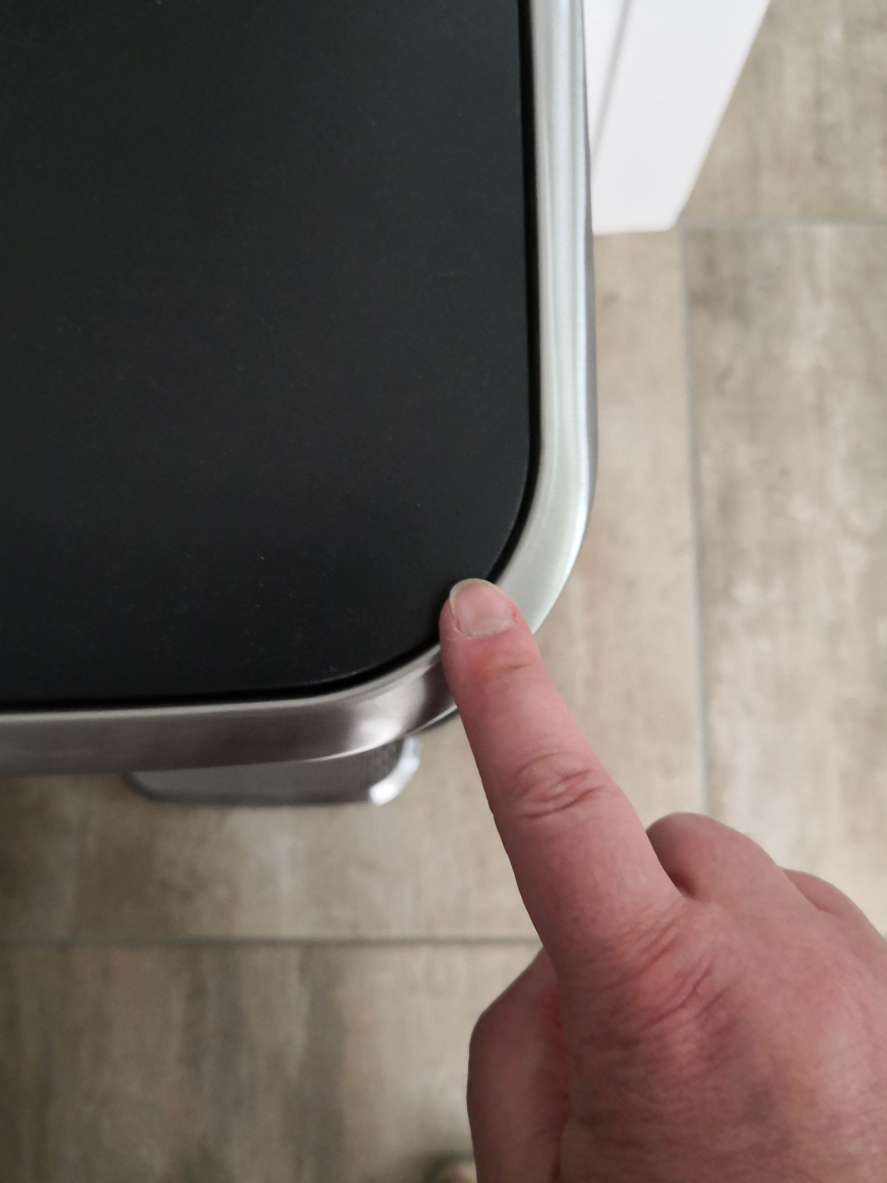 Amazon Basics Pattumiera a Pedale 32 L Nera Chiusura Morbida