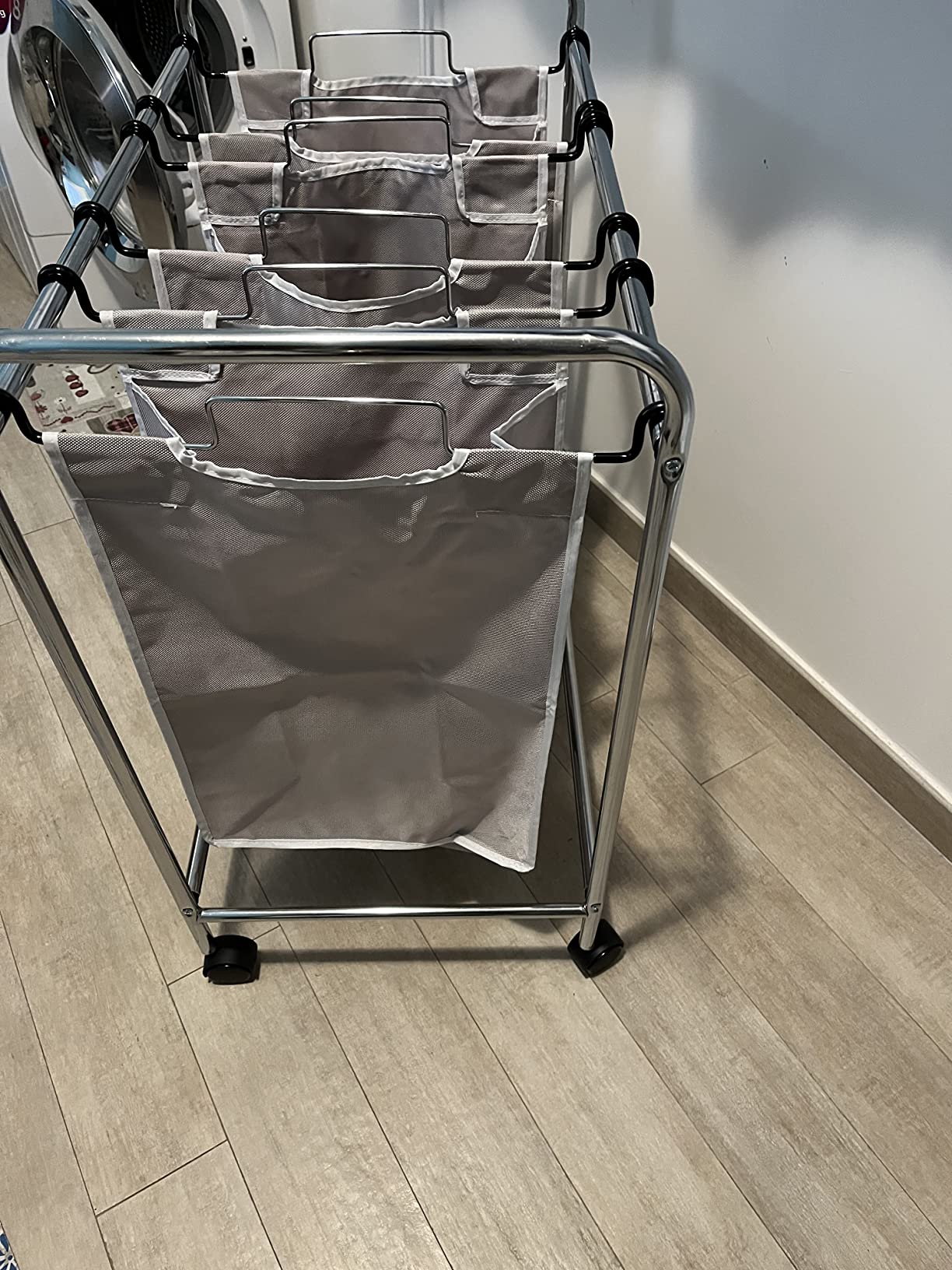 AmazonBasics carrello portabiancheria 3 sacchi 135L grigio
