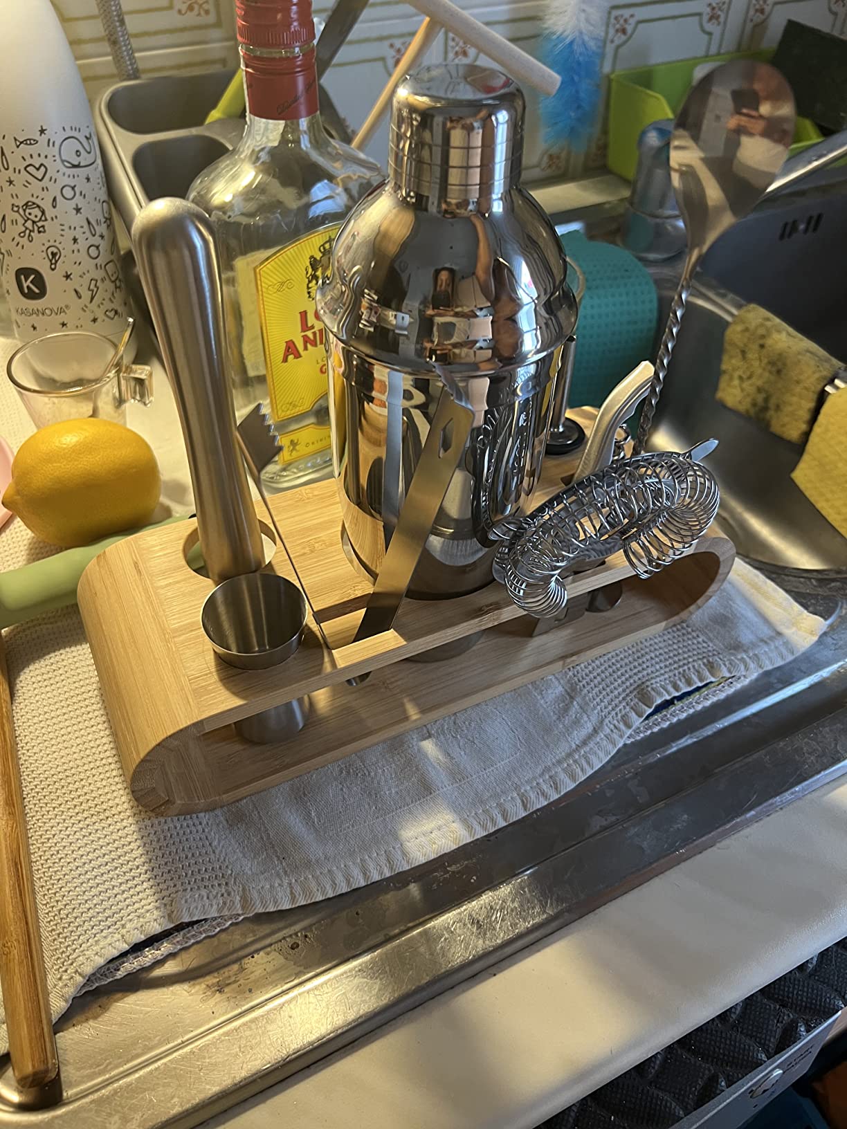 Amazon Basics set bar cocktail inox 10 pezzi con stand bambù