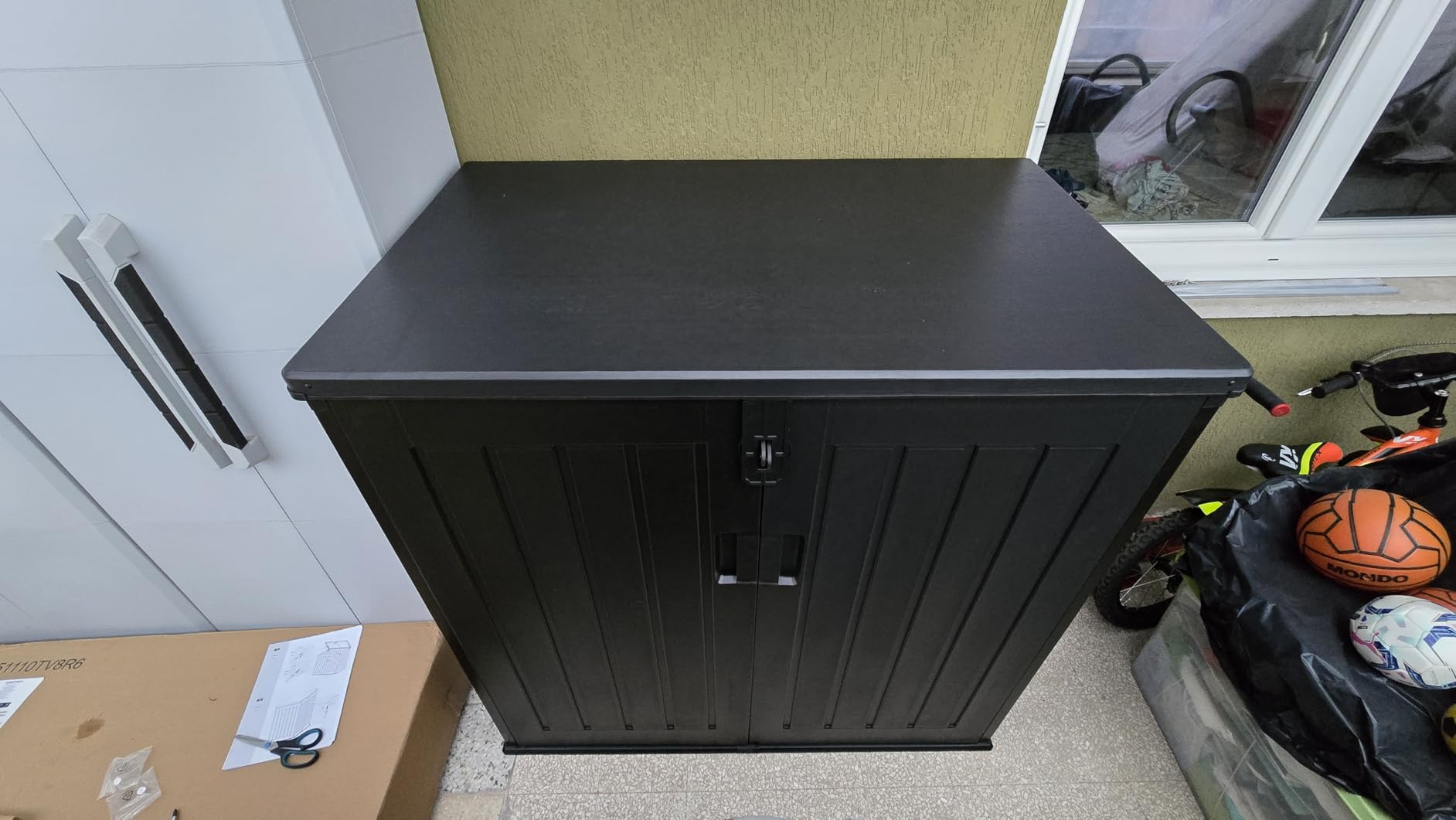 AmazonBasics Armadio da Esterno Nero 116x70,5x112,8 cm