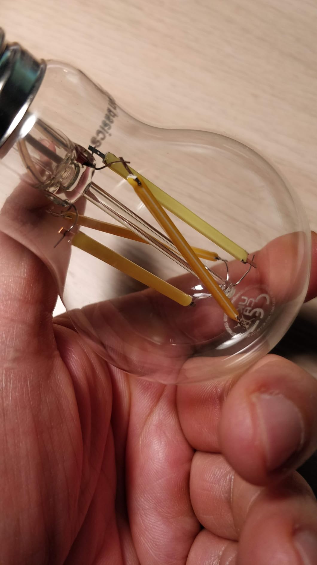 AmazonBasics Lampadina Smart Filamento LED A60 Alexa