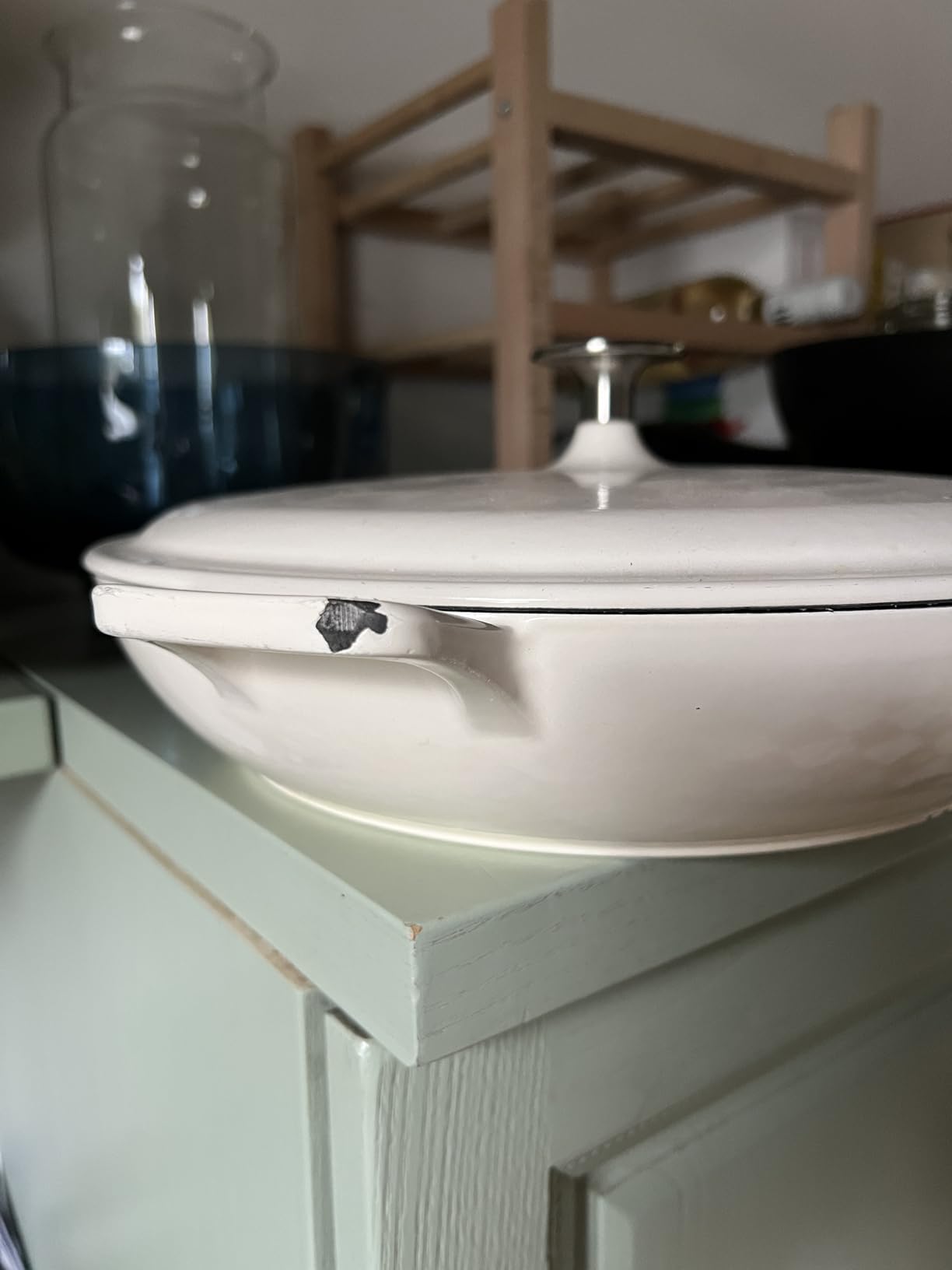 Amazon Basics Casseruola Bassa Ghisa Smaltata 3,1L Bianca