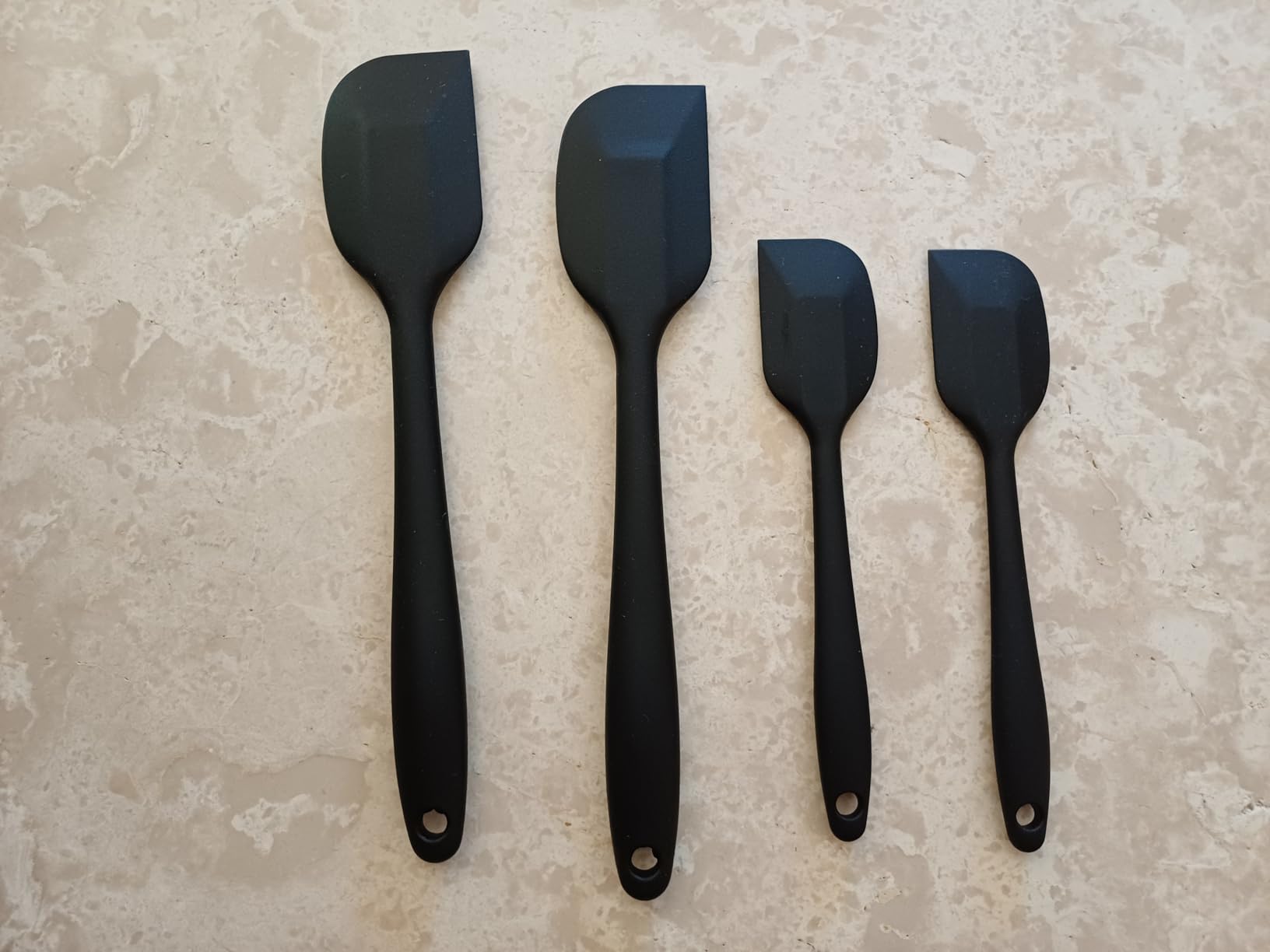 Amazon Basics Set 4 Spatole Silicone Nero Antiaderenti BPA Free