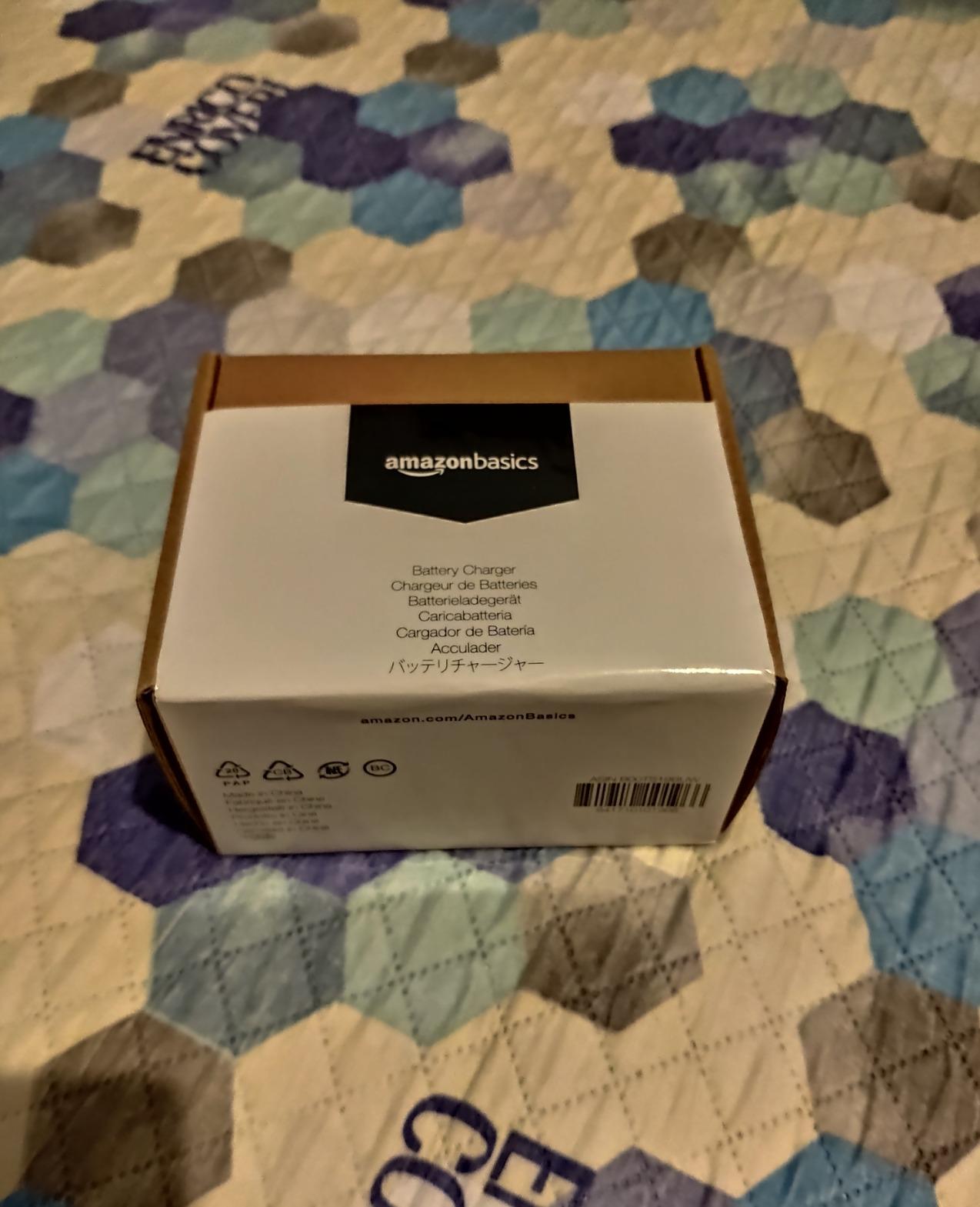 AmazonBasics Caricabatterie USB Ni-MH AA AAA nero