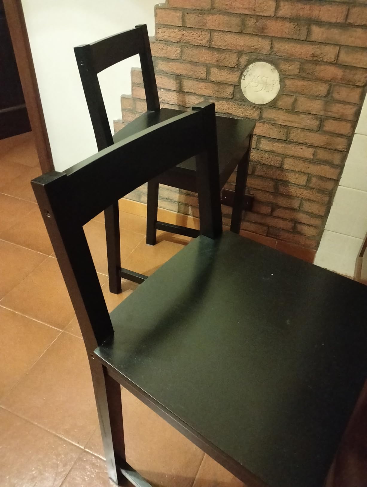 Amazon Basics Sgabello da Bancone Bianco Confezione da 2 con Schienale