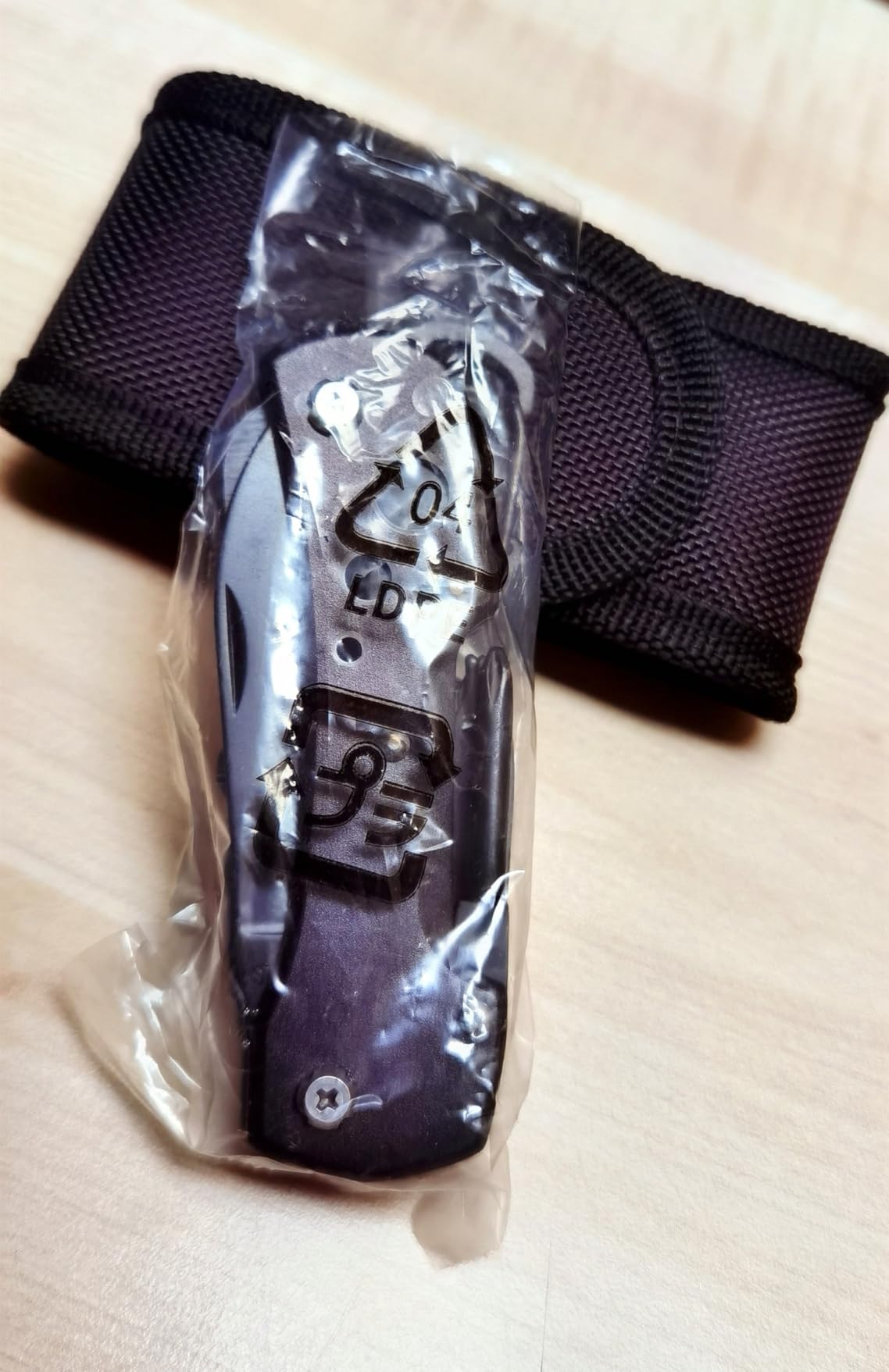 AmazonBasics 15 in 1 Coltello Multiuso Nero Acciaio Inox