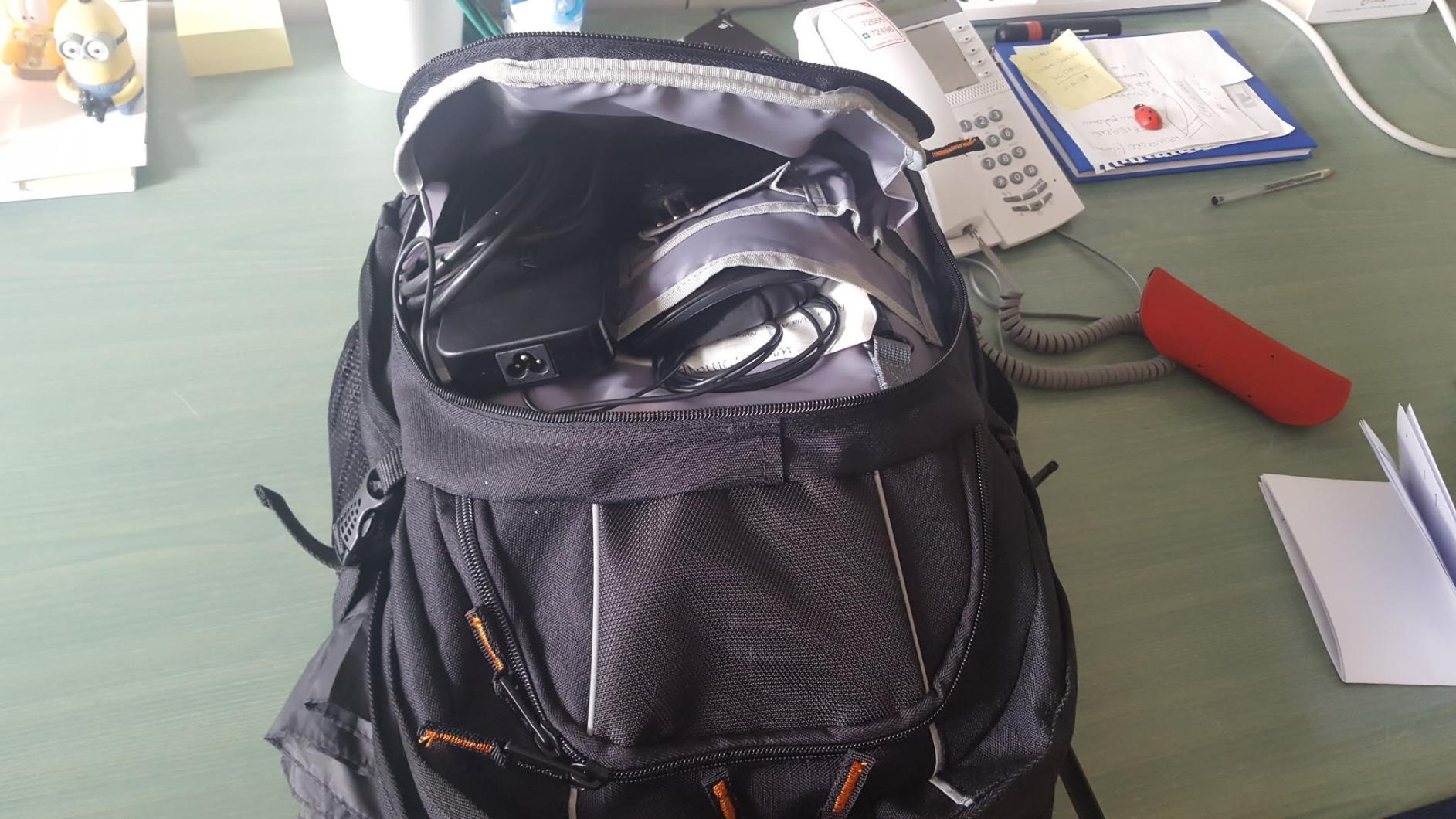AmazonBasics Zaino per Laptop 17 Pollici Nero Imbottito