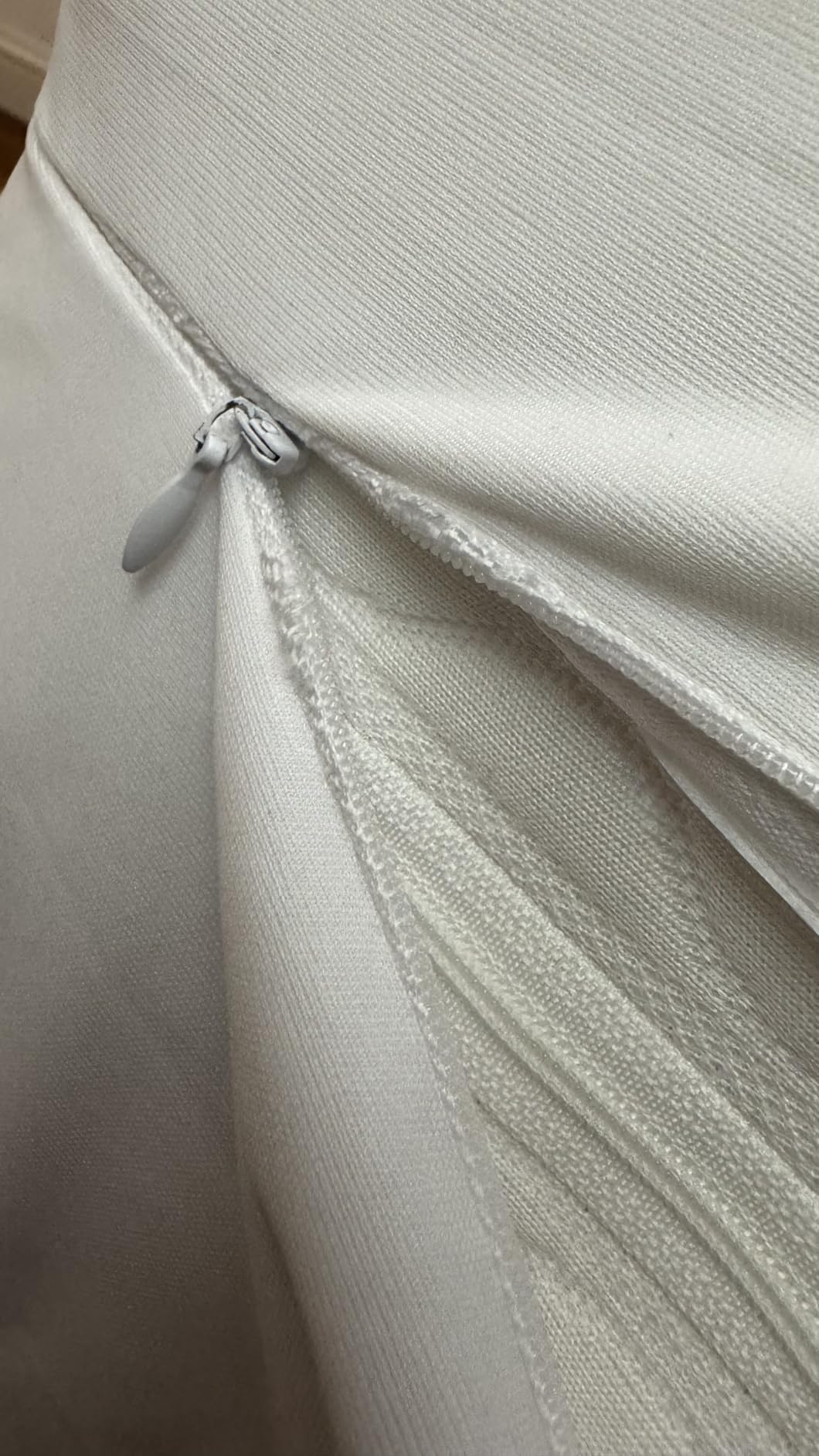 Amazon Basics Coprimaterasso con Cerniera 180x200x30cm Bianco