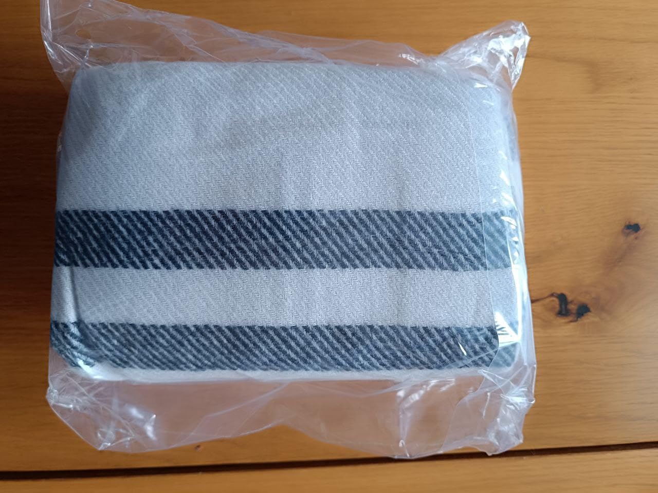 Amazon Basics copriletto leggero avorio quadri blu 127x152 cm