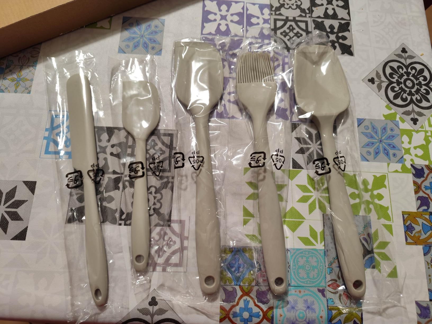Amazon Basics Set 5 Spatole Silicone Grigio Lino Antiaderenti
