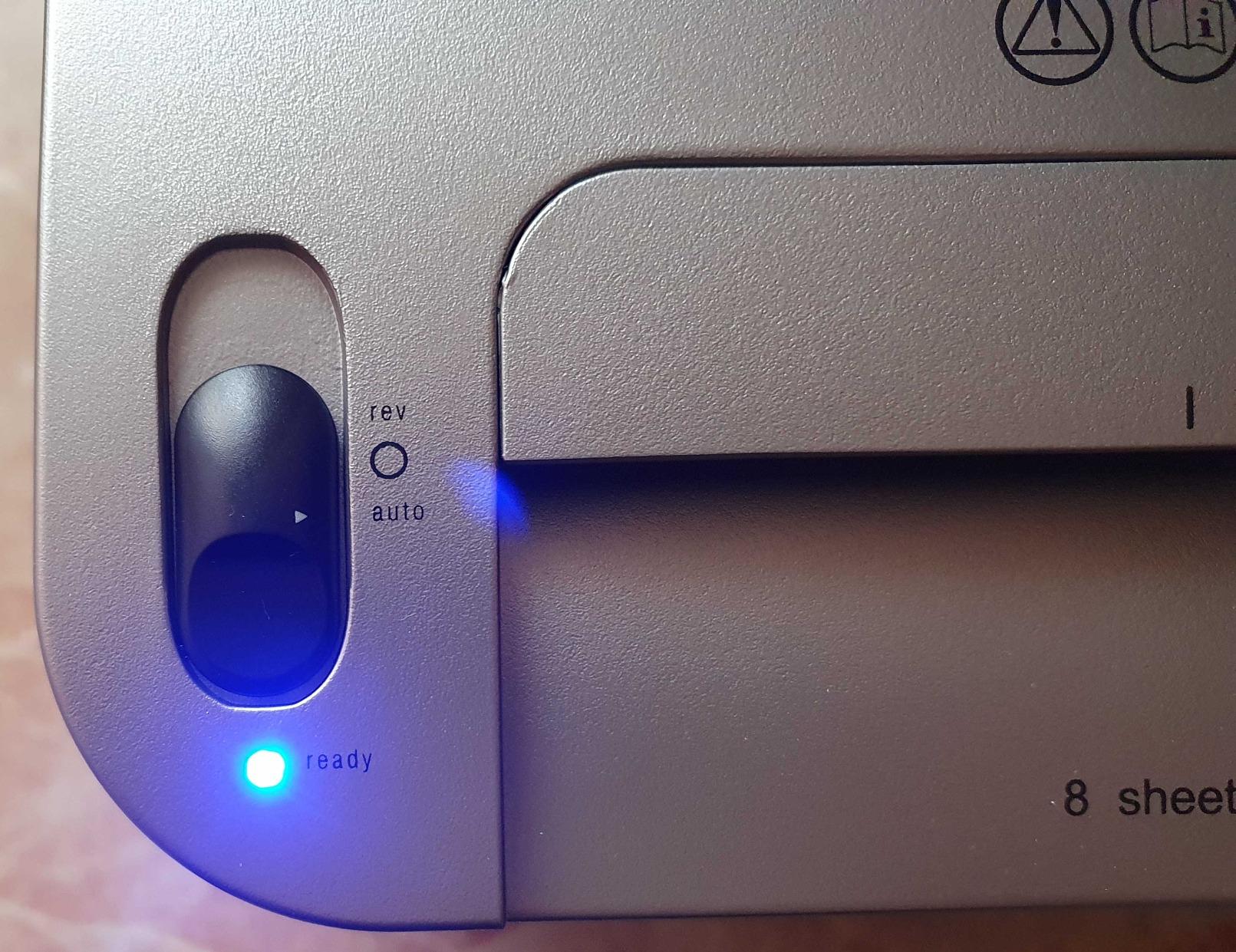 Amazon Basics Distruggidocumenti 12 Fogli Microframmenti P-4