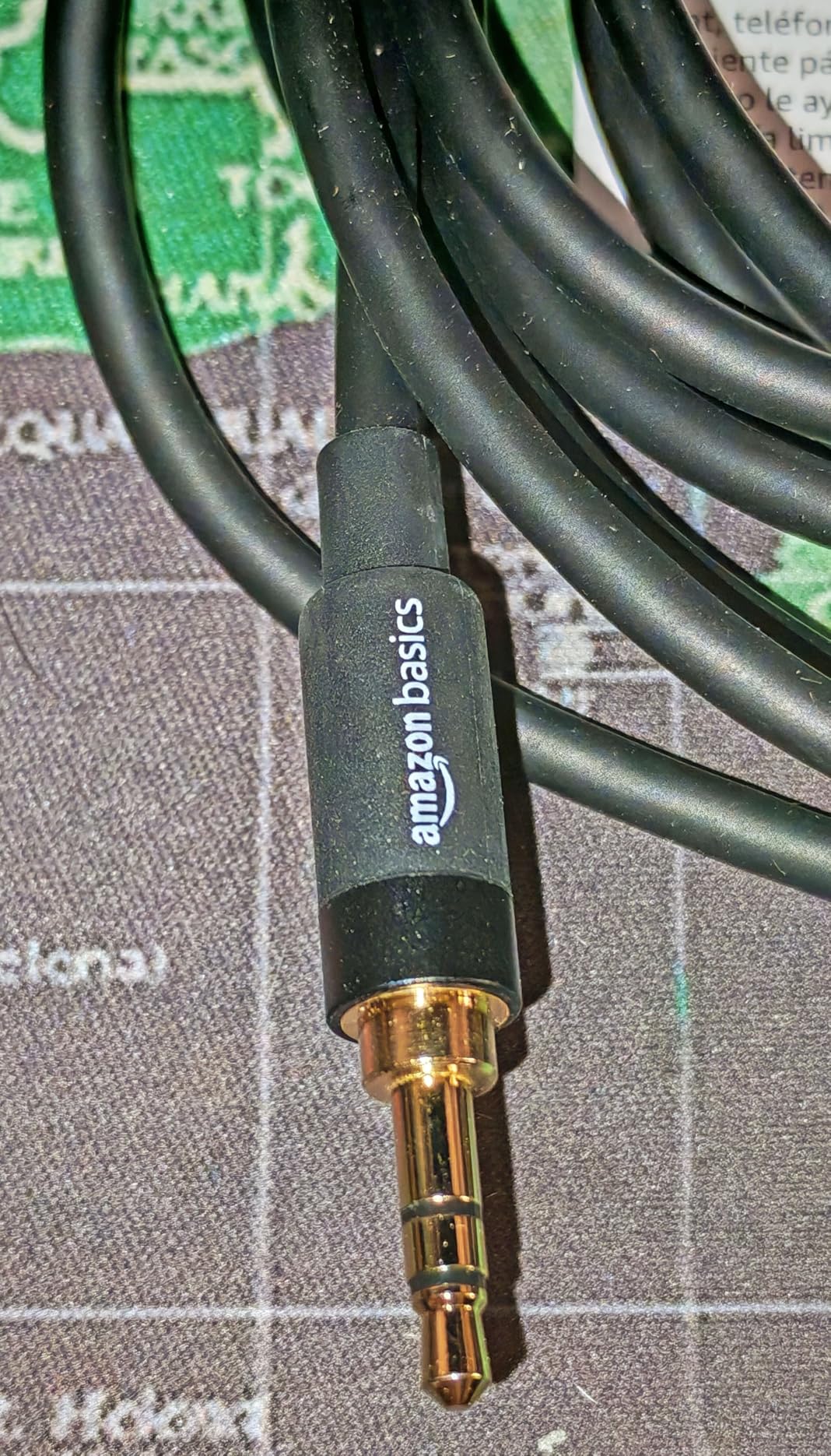 Amazon Basics Cavo Audio Aux 3,5-RCA 2,4 m Nero Placcato Oro