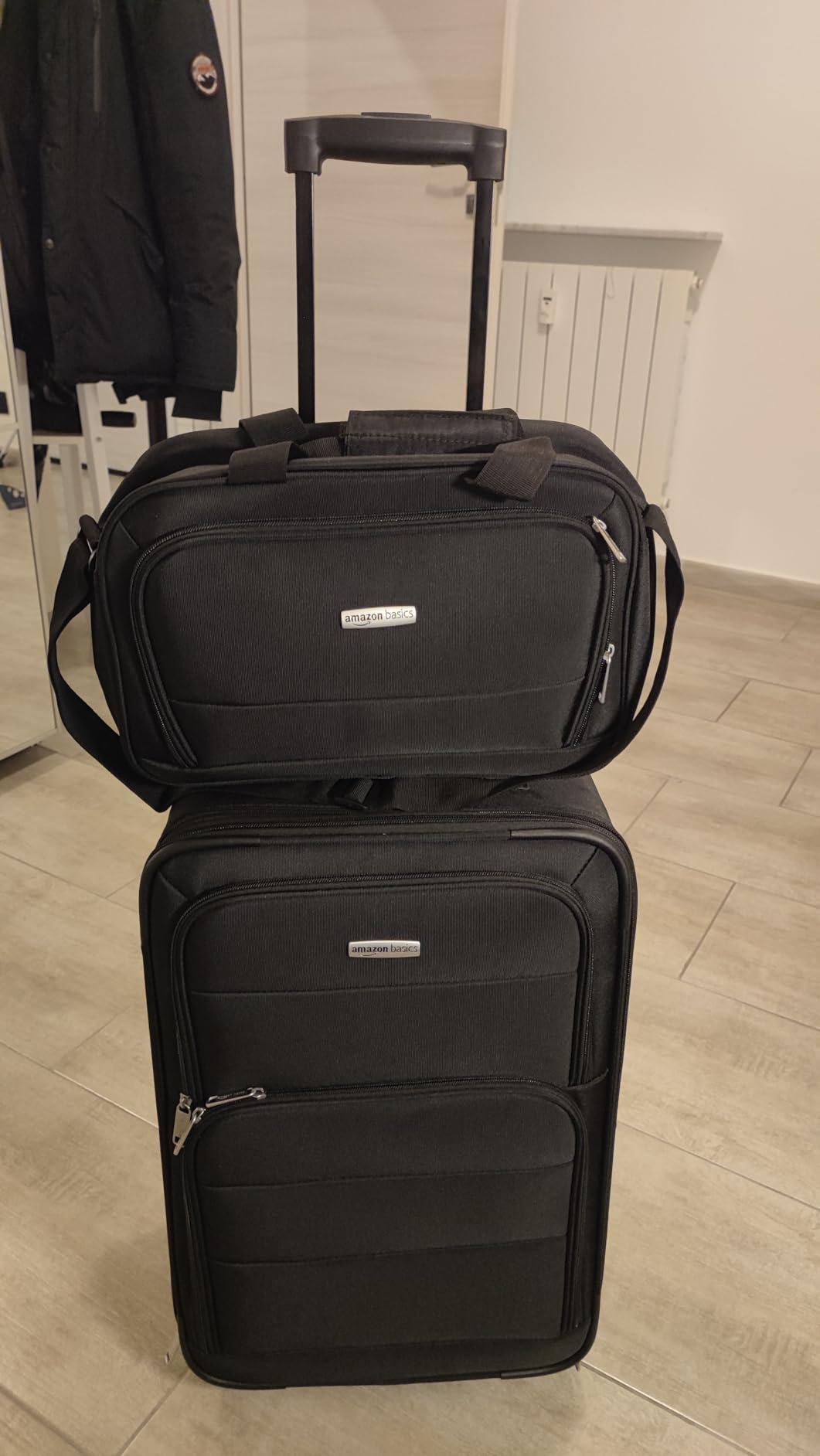Amazon Basics set valigie espandibile blu scuro 2 pezzi